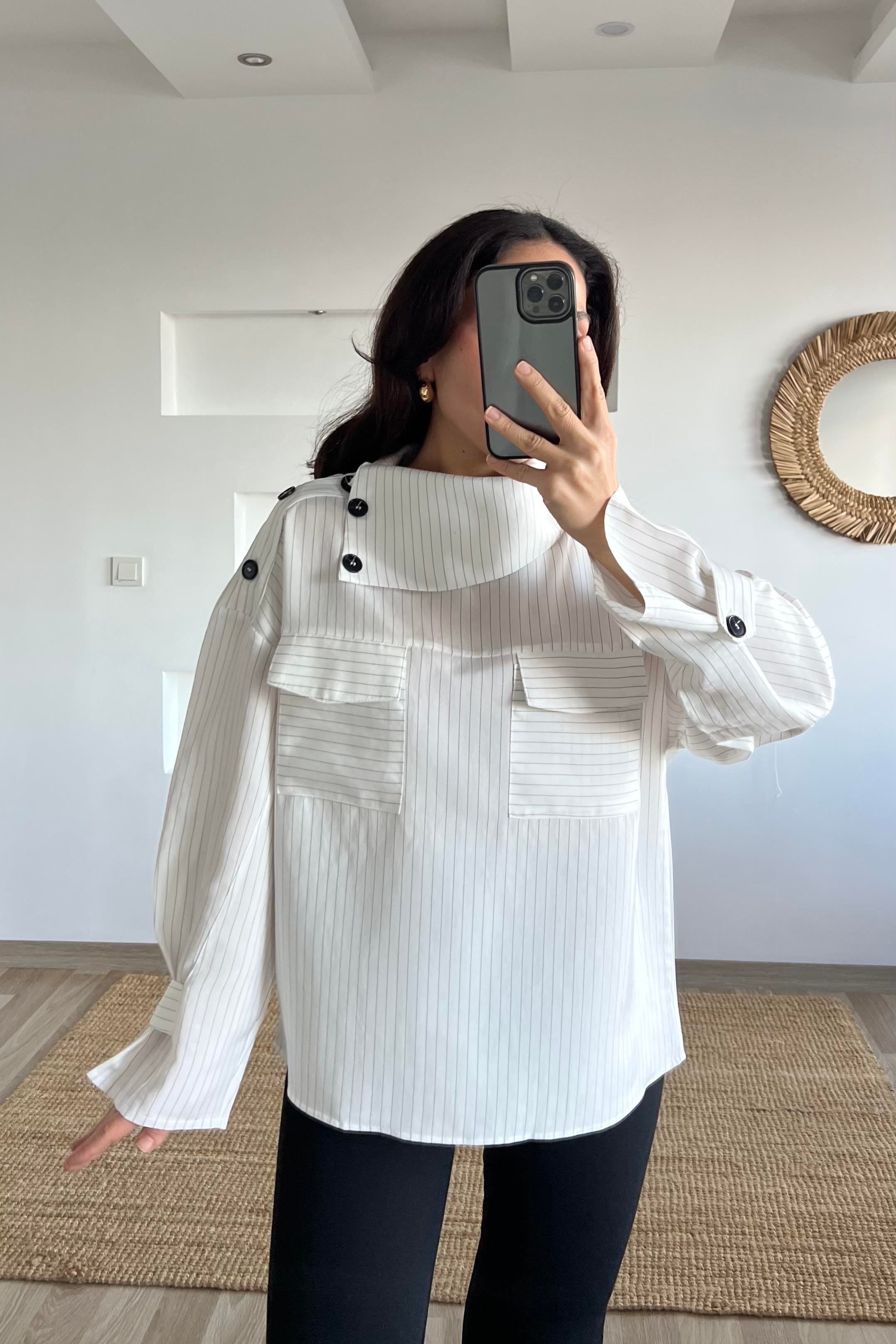 Dik Yaka Düğme Detaylı Tasarım Bluz uygun fiyatlarda www.butikhola.com adresinde