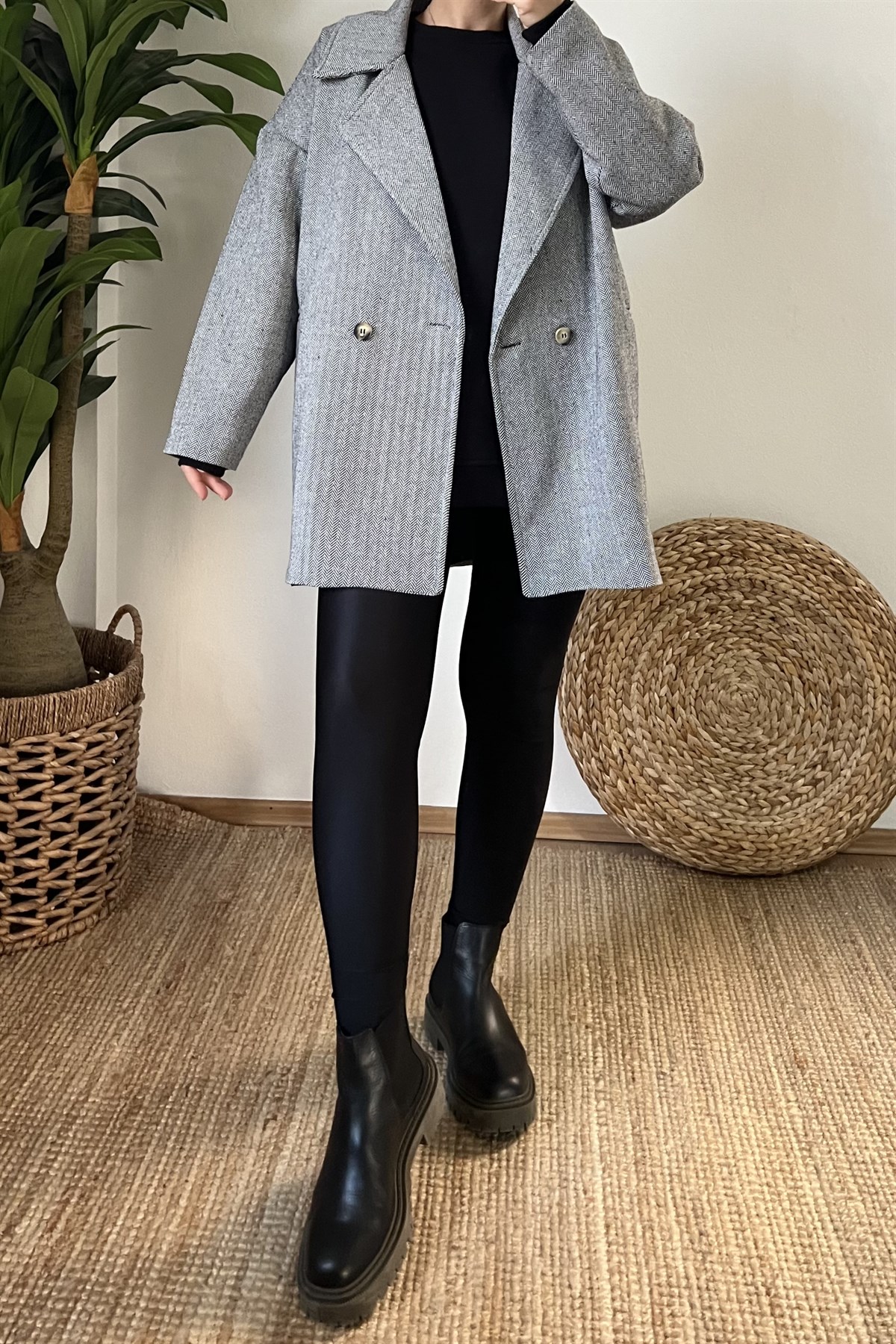 Dokulu Kruvaze Astarlı İnce Kaban uygun fiyatlarda www.butikhola.com adresinde