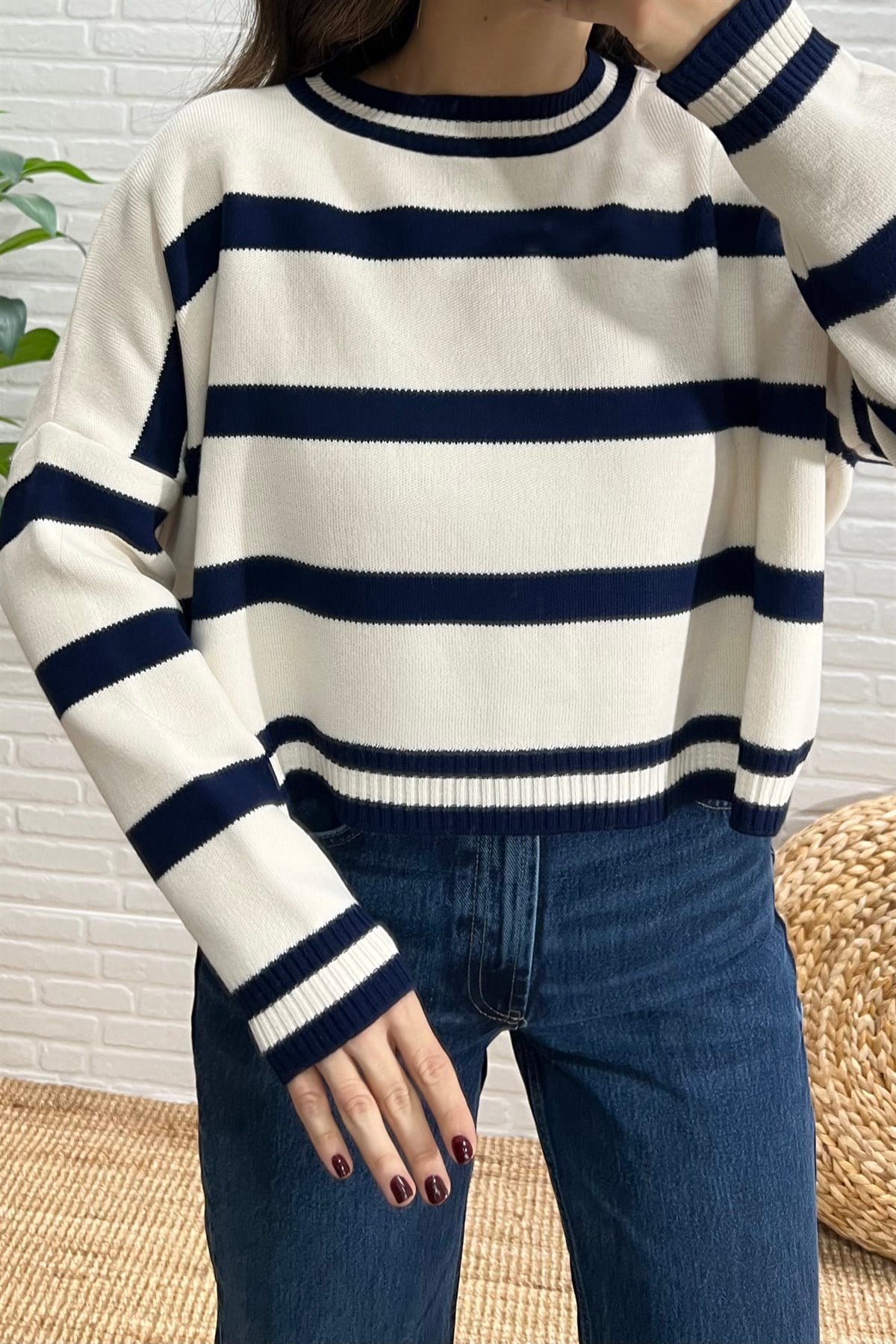 Ekru Lacivert Çizgili Crop Kazak uygun fiyatlarda www.butikhola.com adresinde