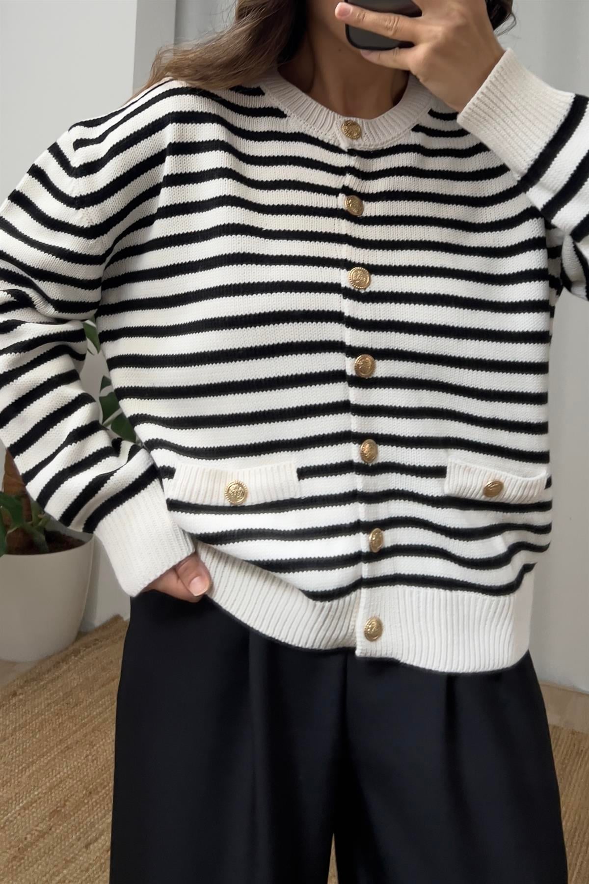 Ekru Siyah Çizgili Gold Düğme Detaylı Hırka  uygun fiyatlarda www.butikhola.com adresinde