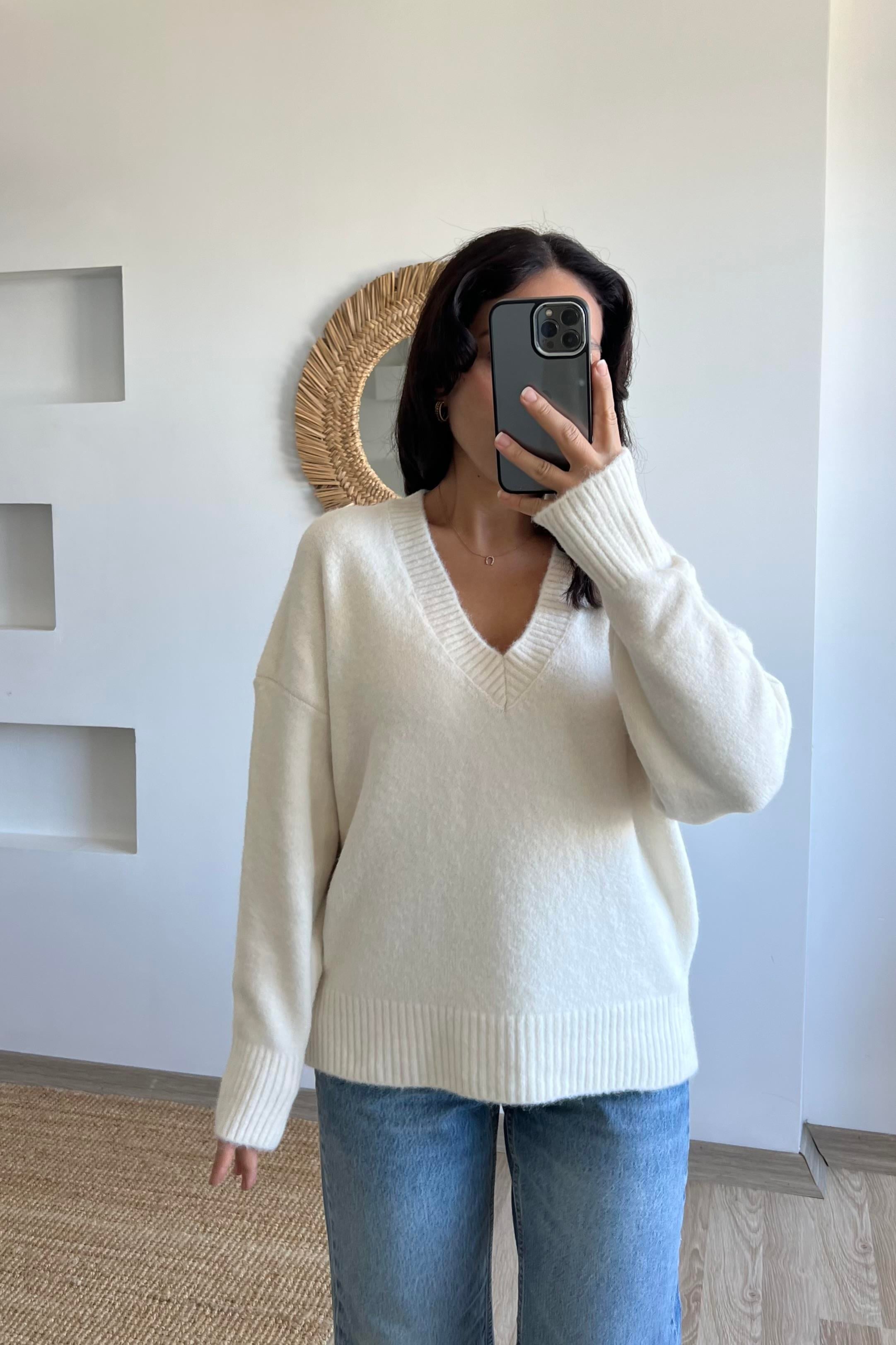 Ekru V Yaka Soft Triko Kazak uygun fiyatlarda www.butikhola.com adresinde