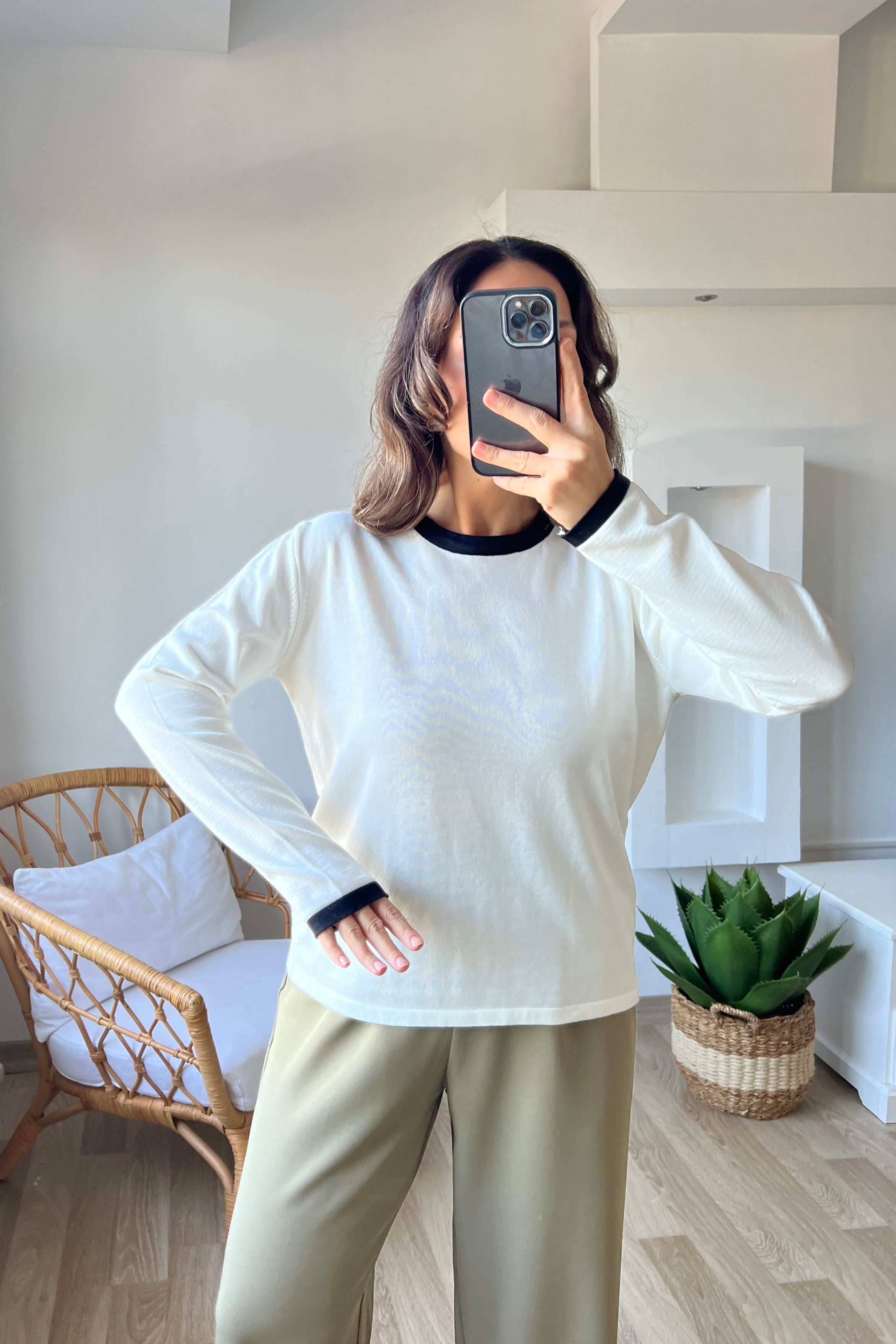 Ekru Yakası Ve Kolları Biye Detaylı Kazak uygun fiyatlarda www.butikhola.com adresinde