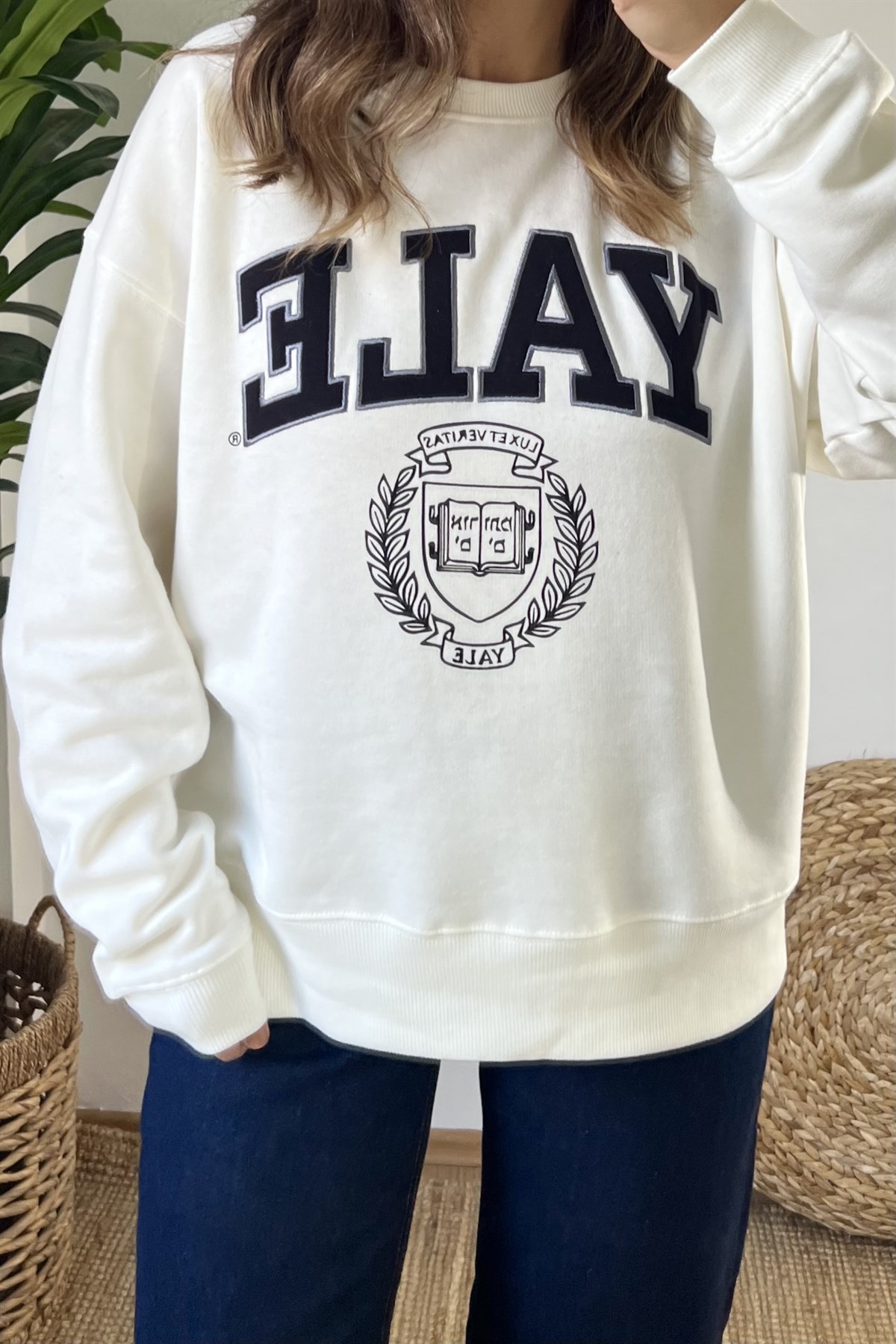Ekru Yale Nakışlı Sweatshirt uygun fiyatlarda www.butikhola.com adresinde