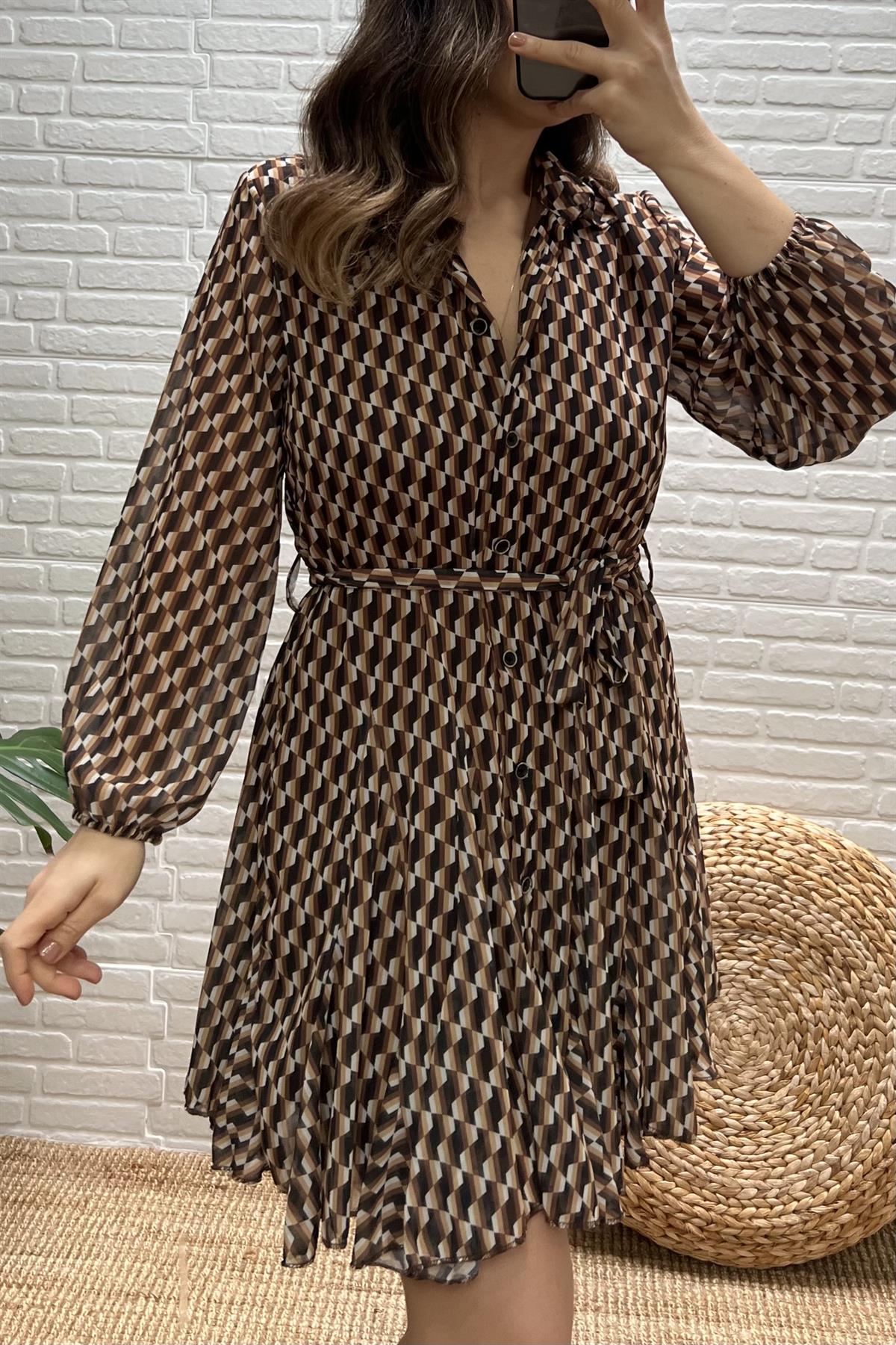Geometrik Desenli Beli Kuşaklı Astarlı Şifon Elbise uygun fiyatlarda www.butikhola.com adresinde