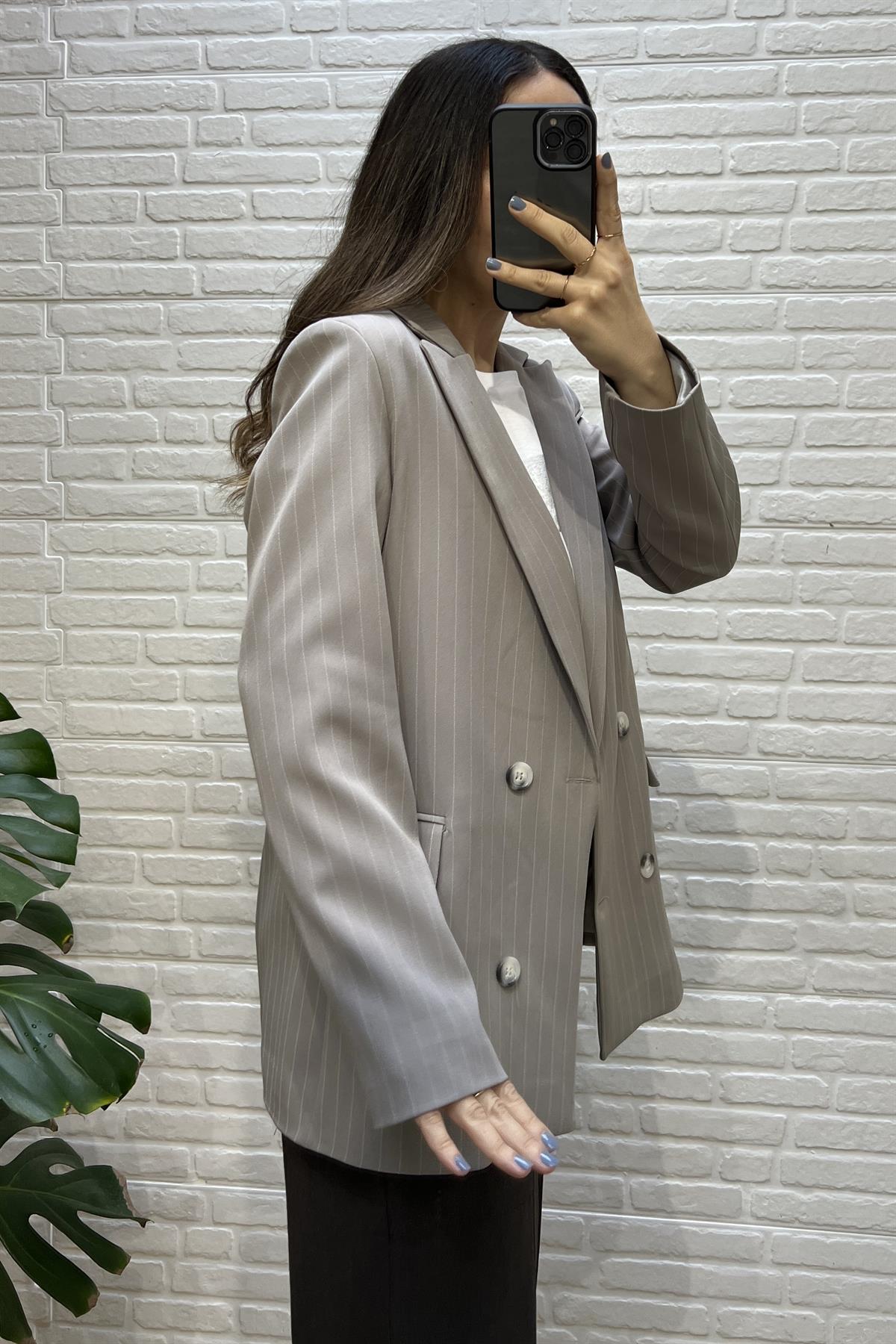 Gri Çizgili Kruvaze Oversize Blazer uygun fiyatlarda www.butikhola.com adresinde