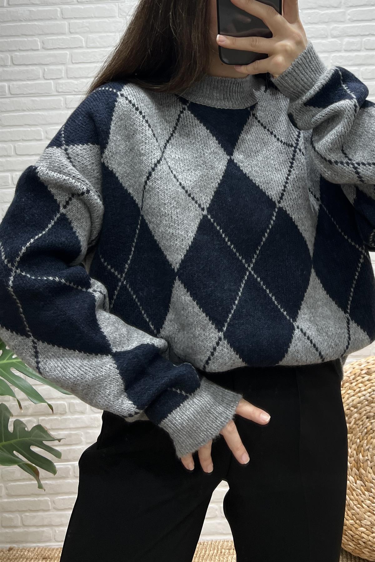 Gri Lacivert Baklava Desenli Kazak uygun fiyatlarda www.butikhola.com adresinde