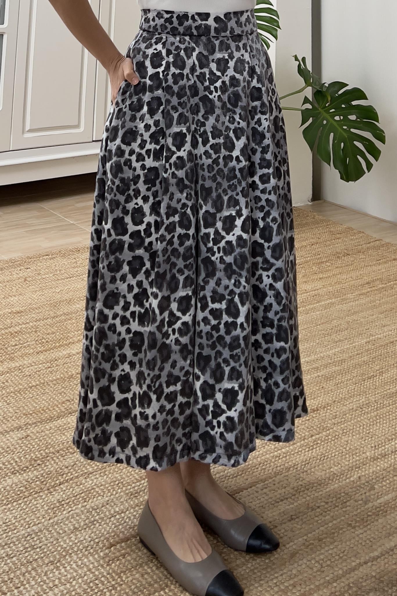Gri Leopar Desenli Pile Detaylı Etek uygun fiyatlarda www.butikhola.com adresinde