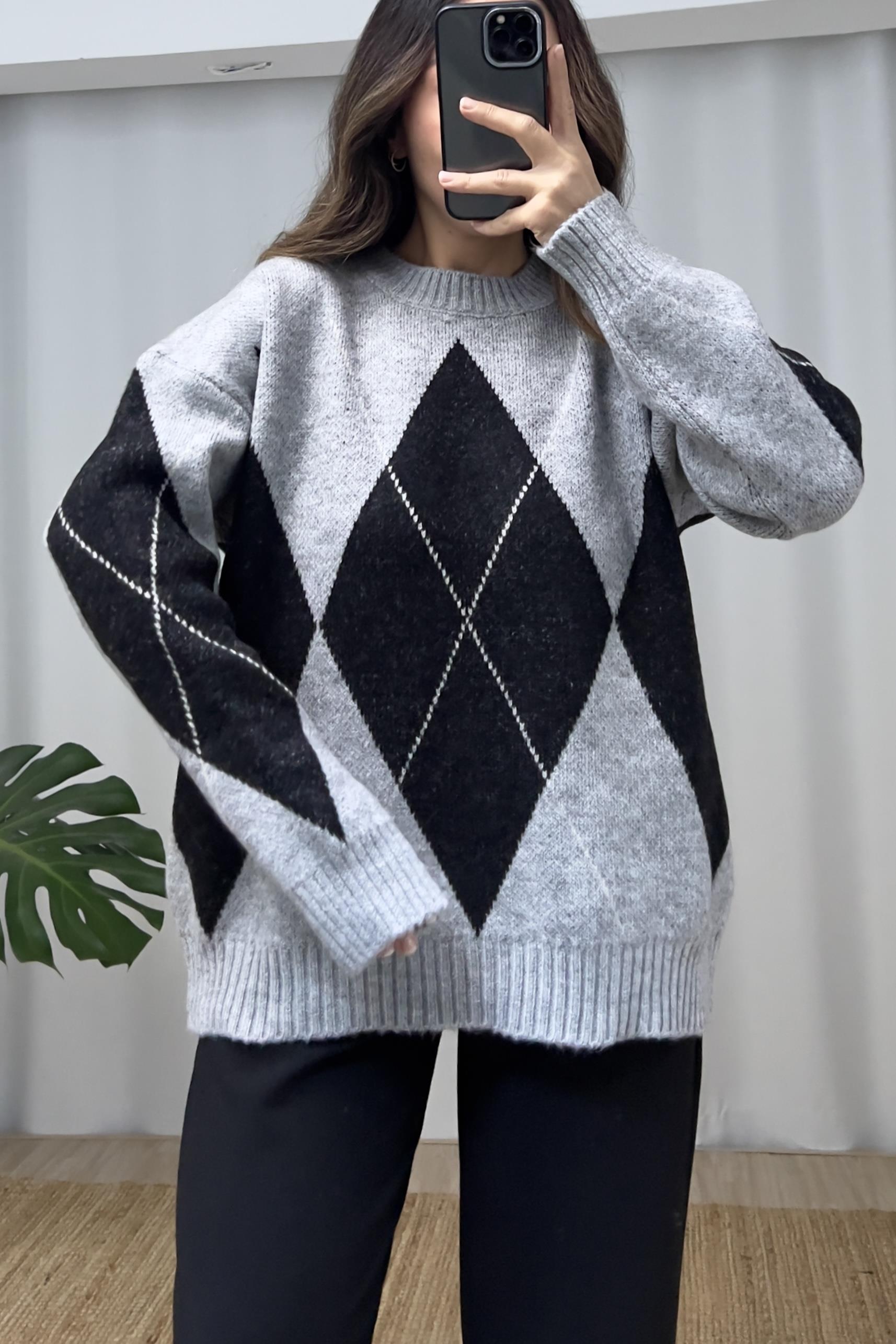 Gri Siyah Baklava Desenli Kazak uygun fiyatlarda www.butikhola.com adresinde