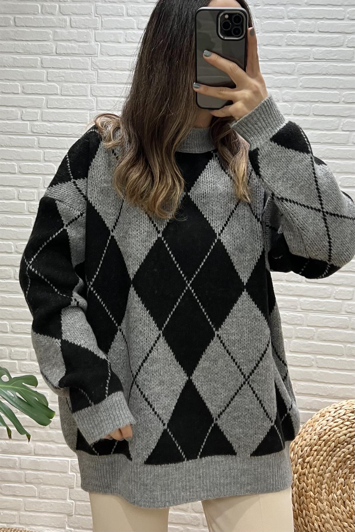 Gri Siyah Baklava Desenli Kazak uygun fiyatlarda www.butikhola.com adresinde