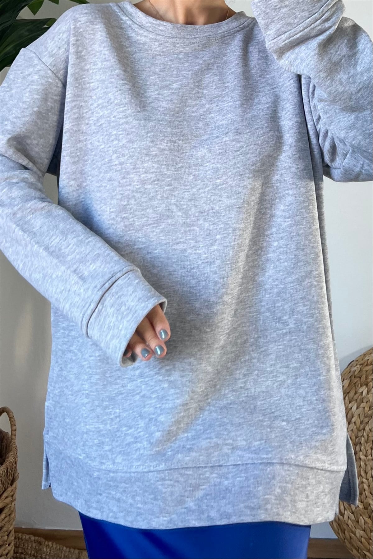 Gri Yanı Yırtmaç Detaylı Oversize Sweatshirt uygun fiyatlarda www.butikhola.com adresinde