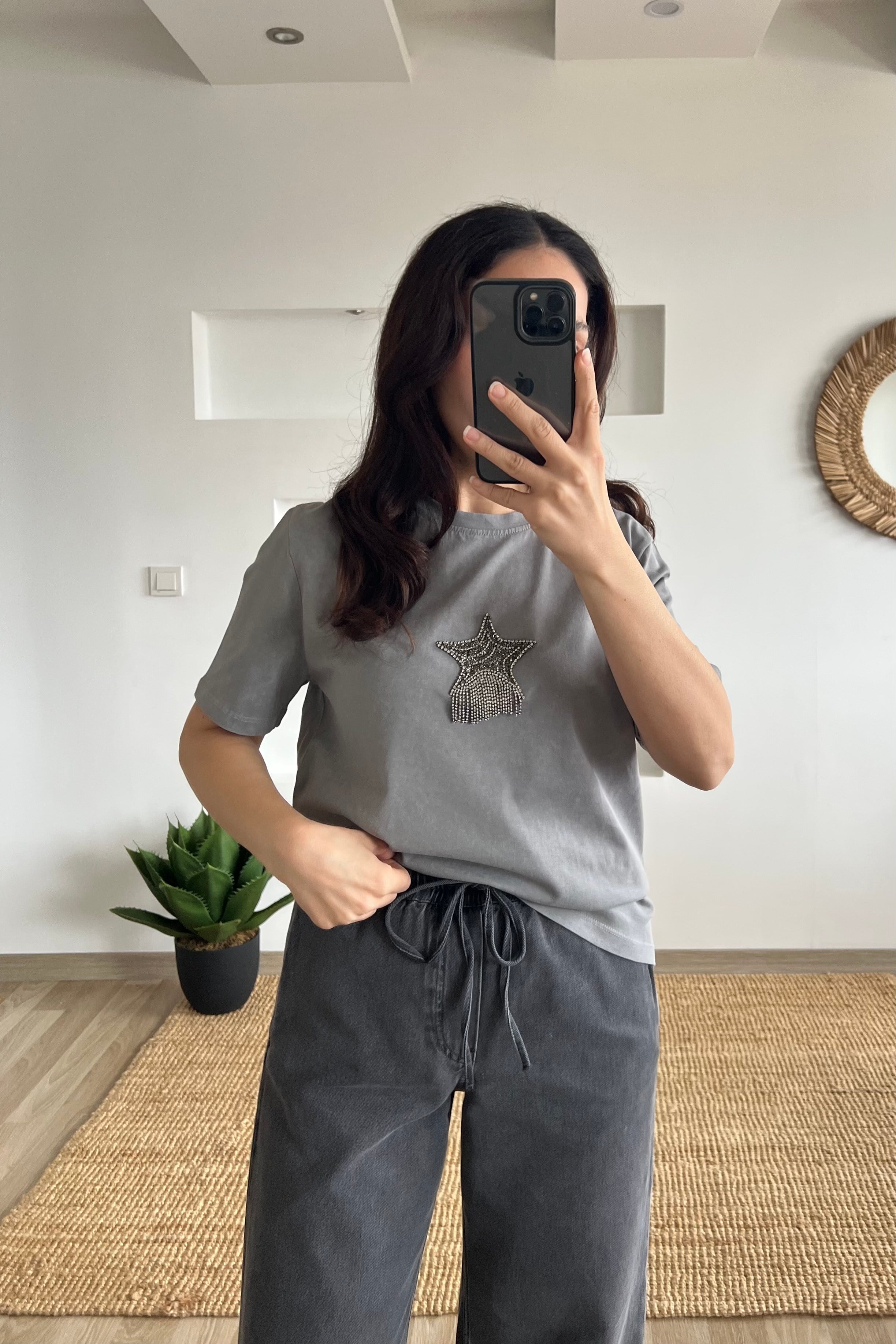 Gri Yıldız Taşlı Tshirt uygun fiyatlarda www.butikhola.com adresinde