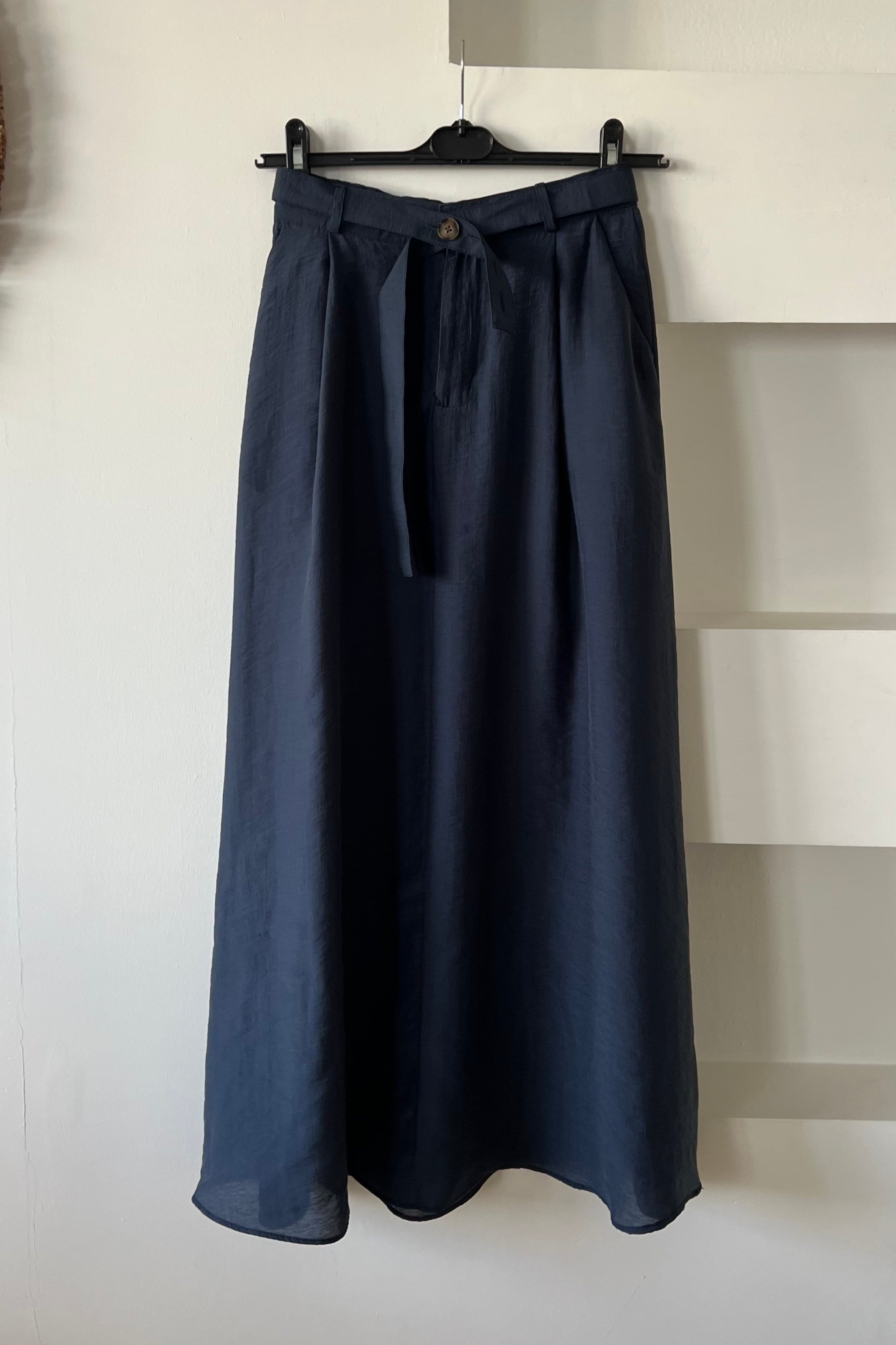 İndigo Kemer Detaylı Tensel Etek uygun fiyatlarda www.butikhola.com adresinde