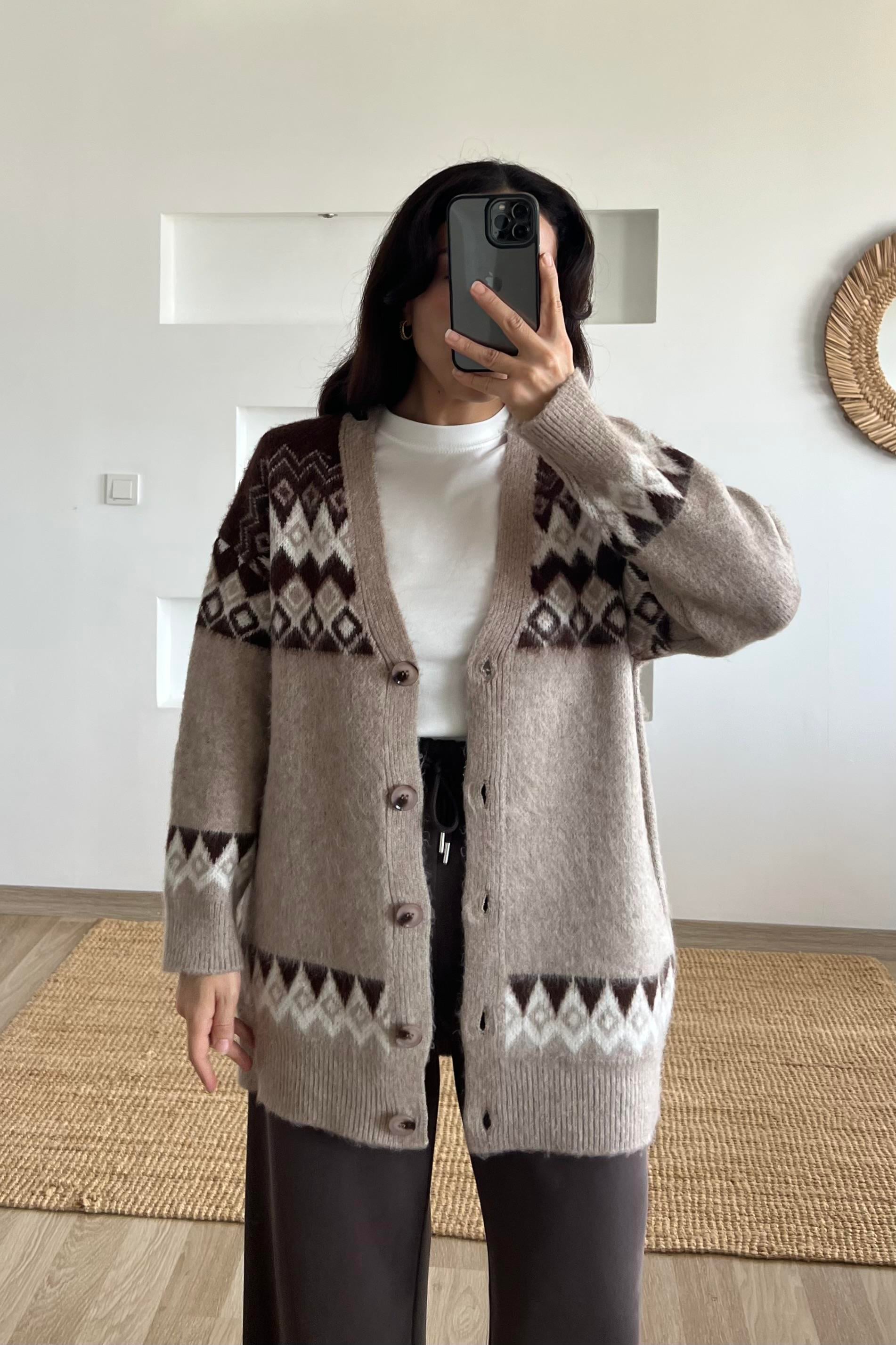 Jakarlı Yün Hırka uygun fiyatlarda www.butikhola.com adresinde