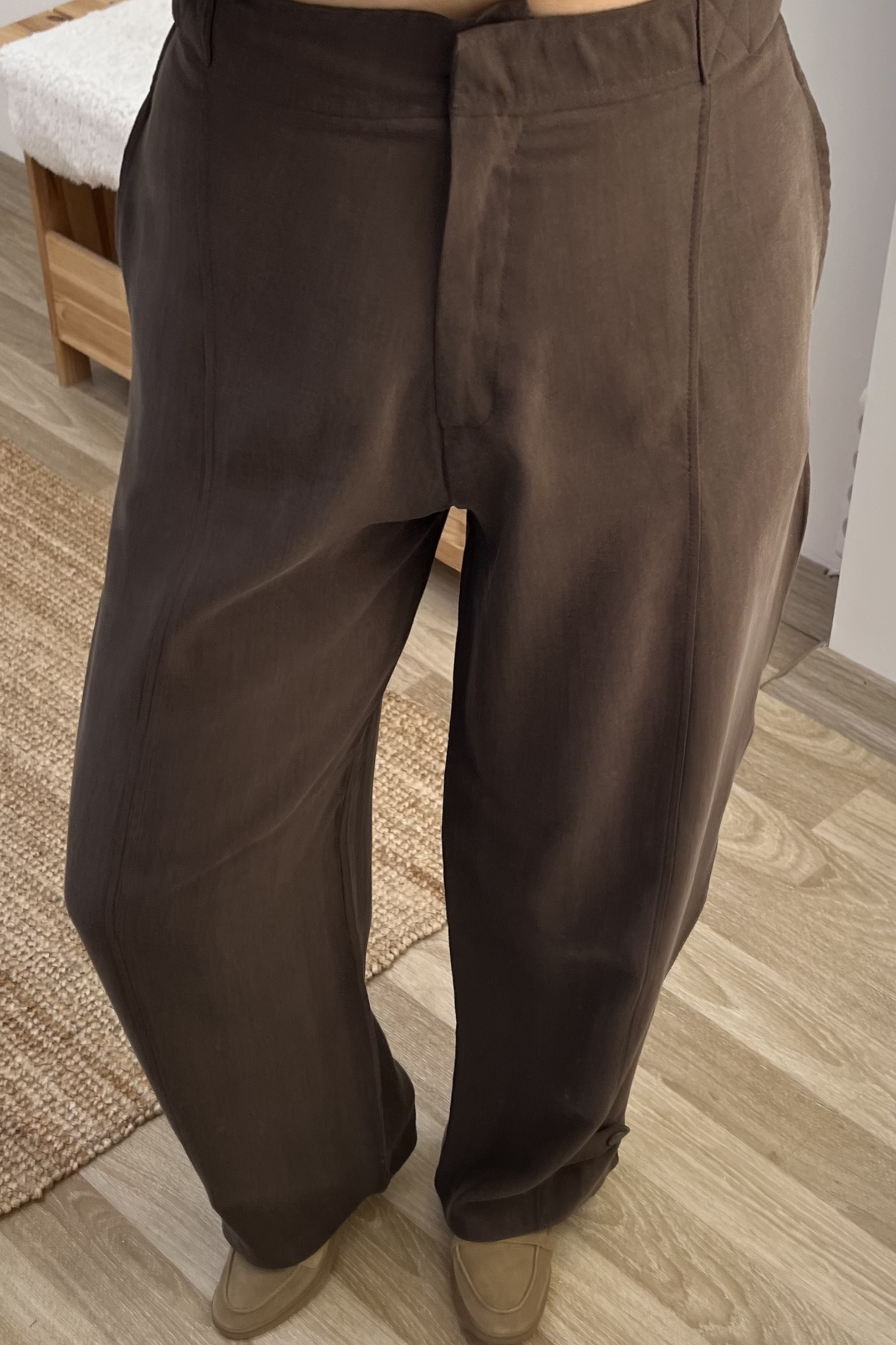 Kahve Ayarlanabilir Çıtçıt Detaylı Dökümlü Pantolon uygun fiyatlarda www.butikhola.com adresinde