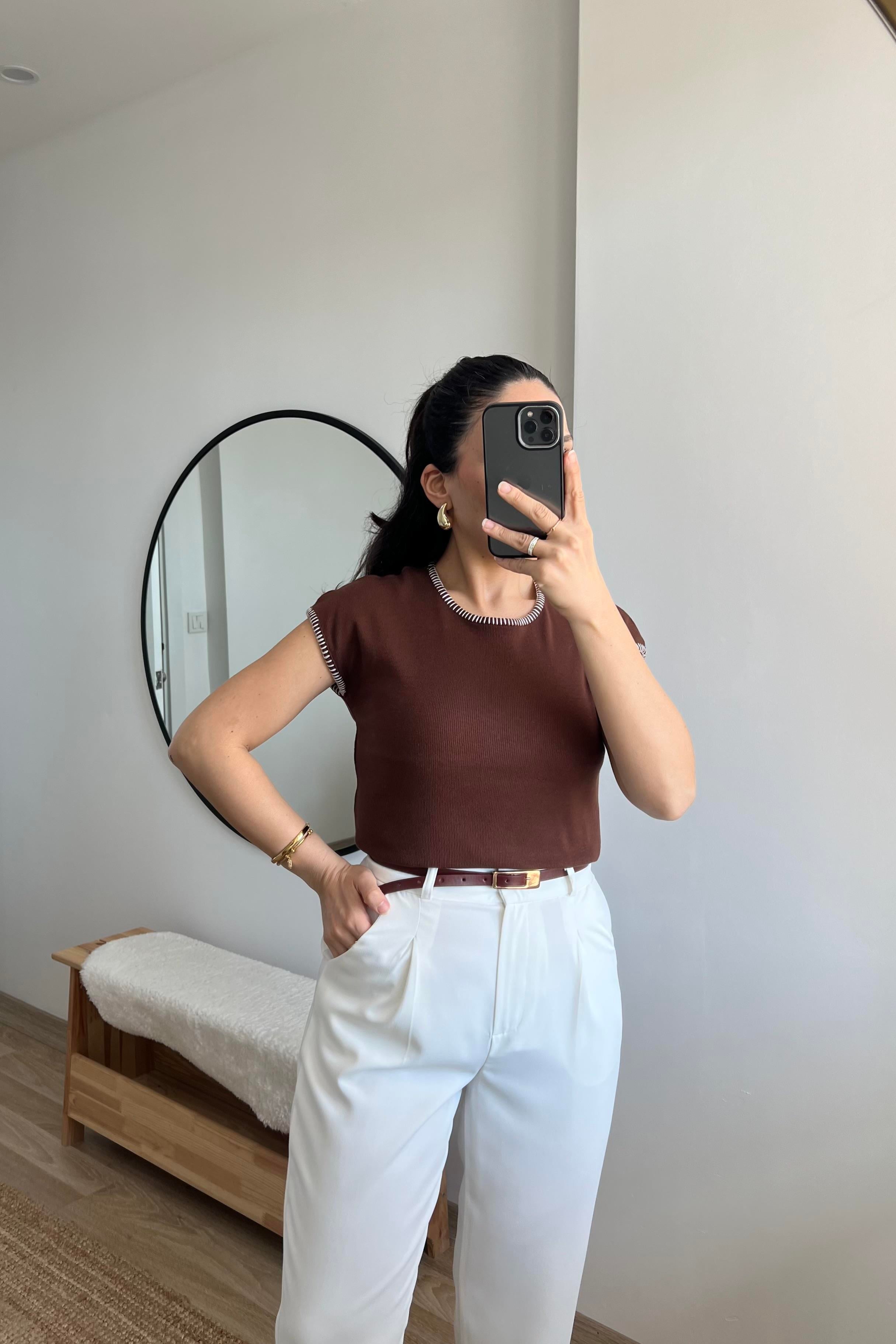 Kahve Dikiş Detaylı Fitilli Tshirt uygun fiyatlarda www.butikhola.com adresinde