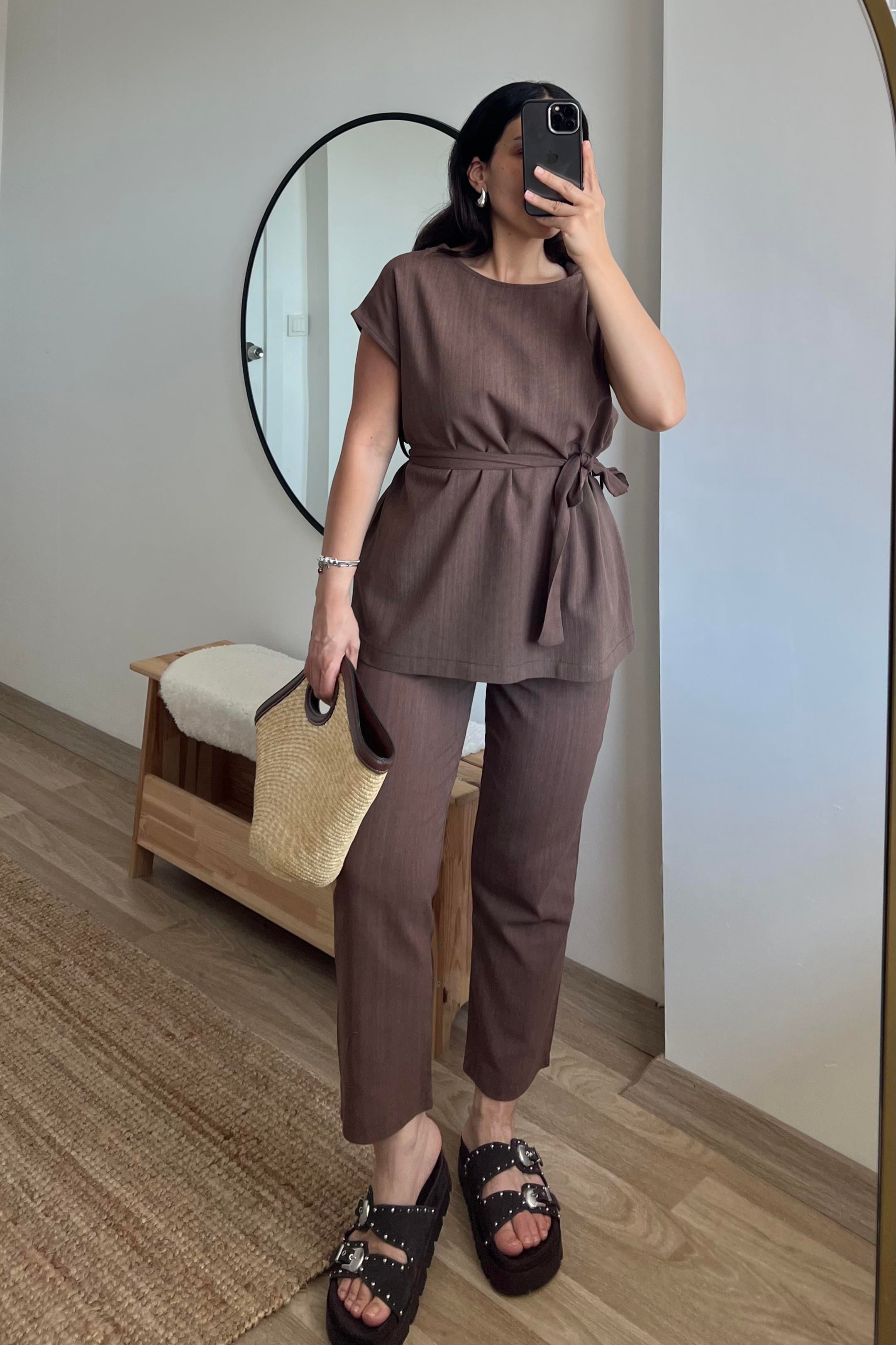 Kahve Omuzu Burmalı Keten Bluz Takım uygun fiyatlarda www.butikhola.com adresinde