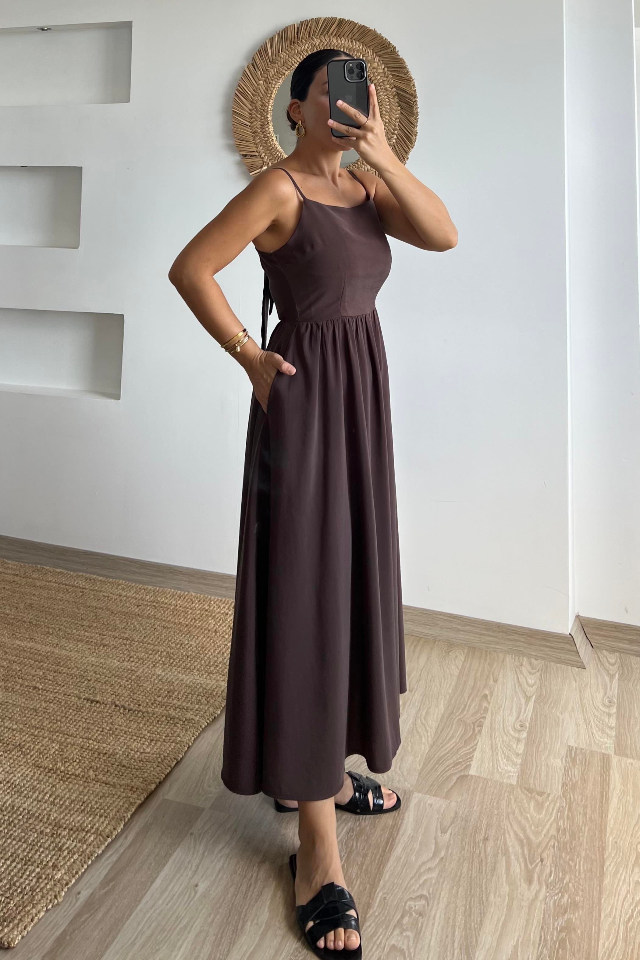 Kahverengi Bağlama Detaylı Beli Lastikli Elbise uygun fiyatlarda www.butikhola.com adresinde