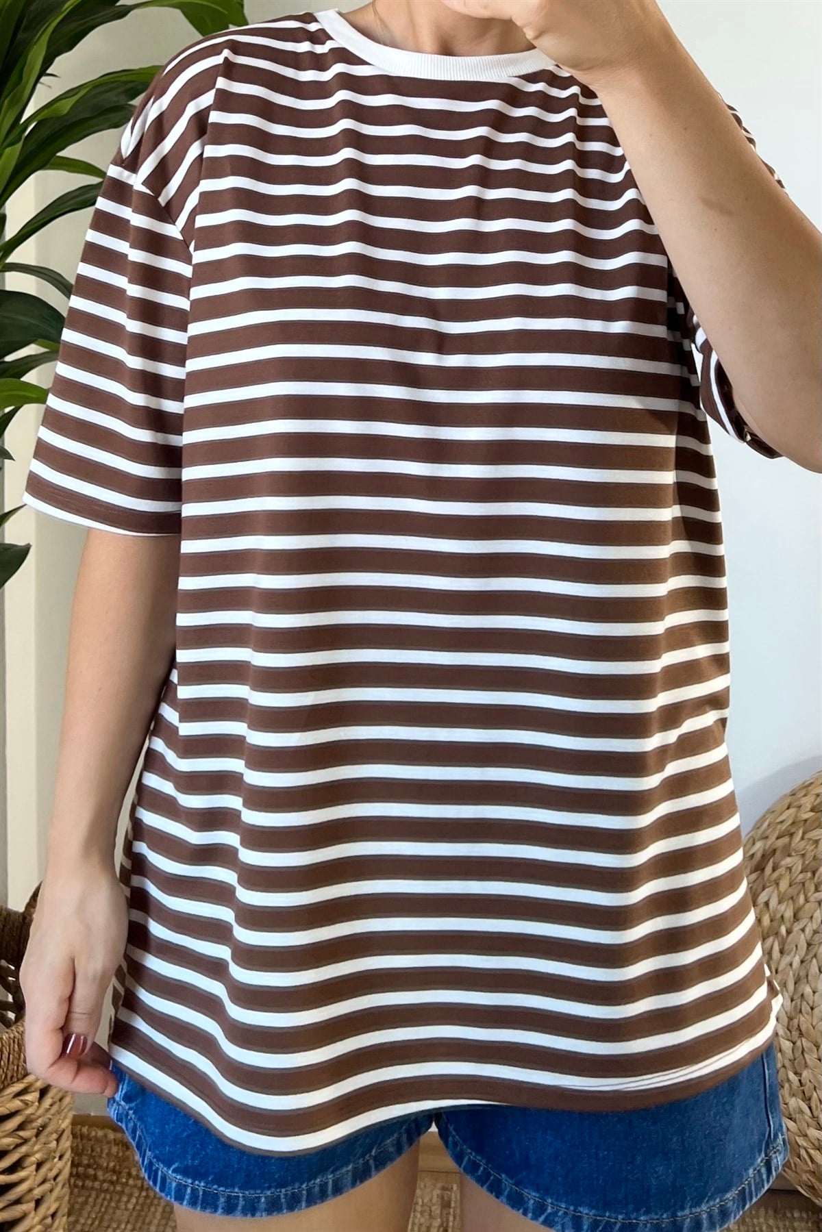 Kahverengi Çizgili Basic Tshirt uygun fiyatlarda www.butikhola.com adresinde