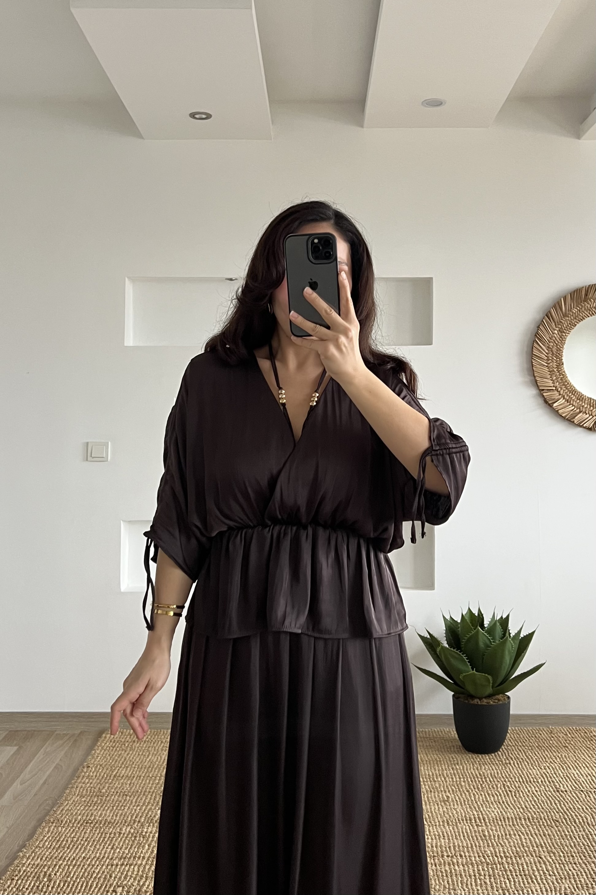 Kahverengi Kraşlı Saten Bluz uygun fiyatlarda www.butikhola.com adresinde