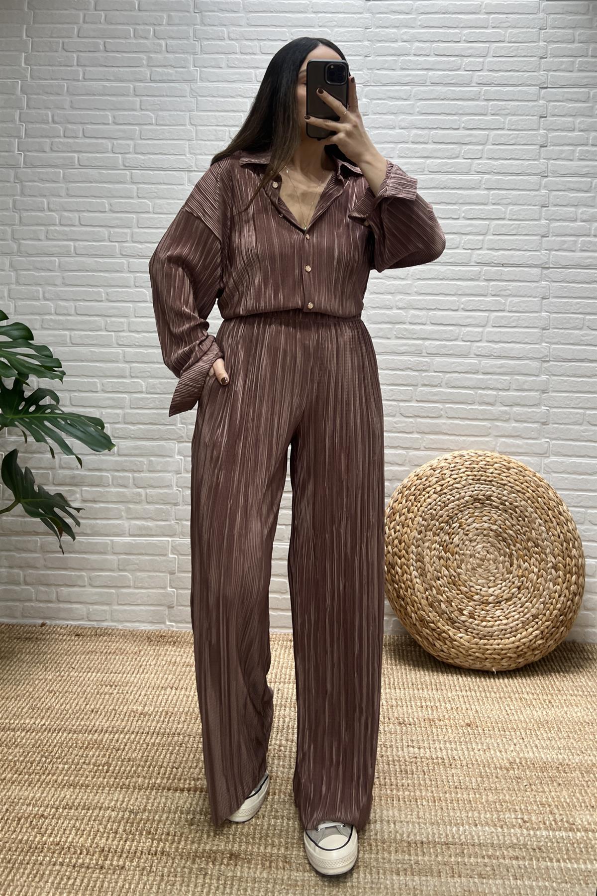 Kahverengi Krinkıl Kumaş Gömlek Pantolon Takım uygun fiyatlarda www.butikhola.com adresinde