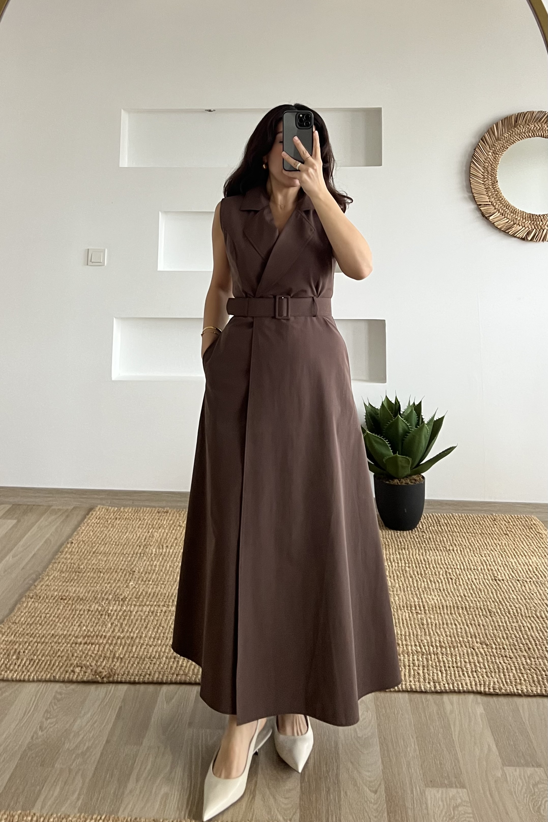 Kahverengi Kruvaze Kemer Detaylı Elbise uygun fiyatlarda www.butikhola.com adresinde