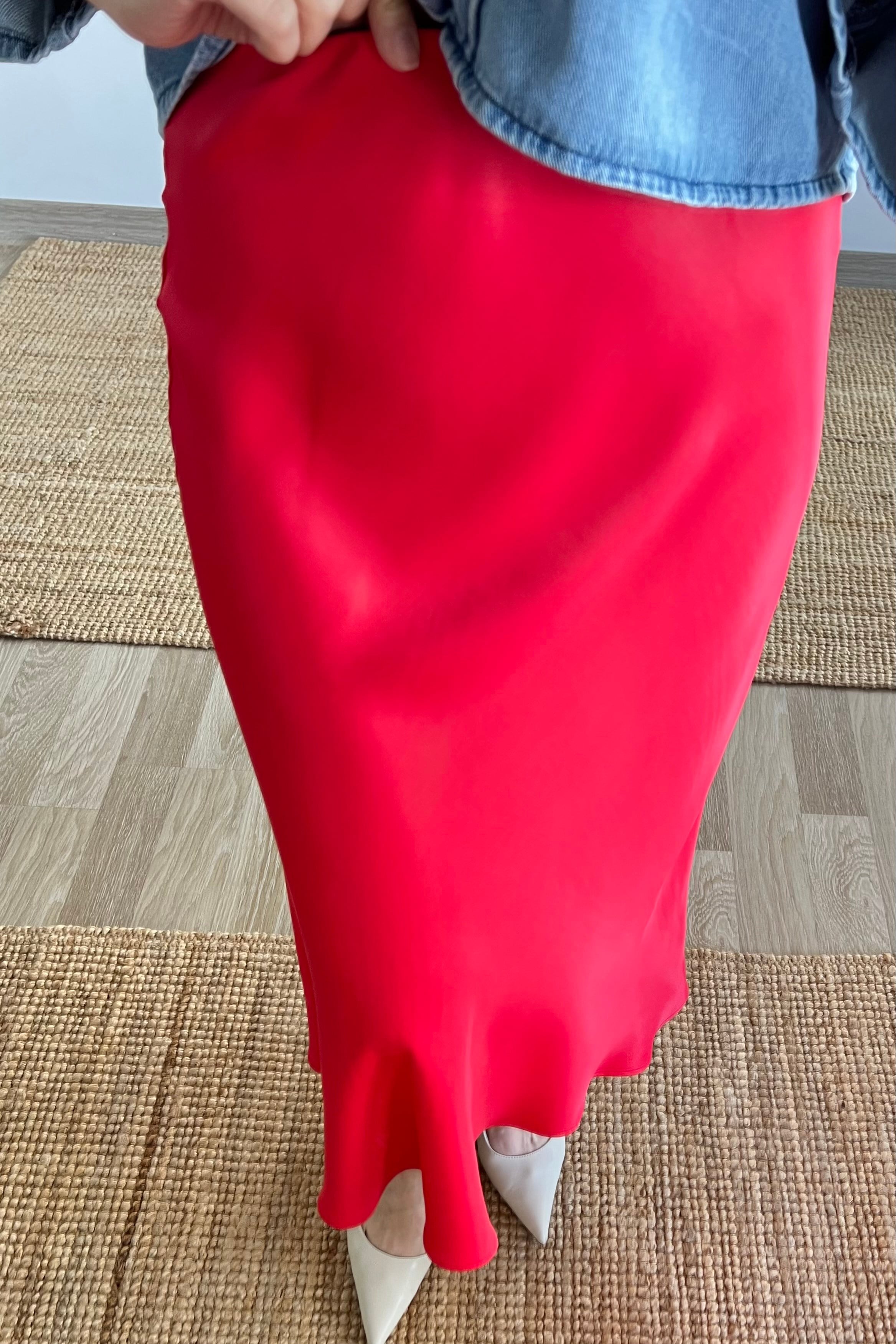 Kırmızı Beli Lastikli Saten Etek uygun fiyatlarda www.butikhola.com adresinde