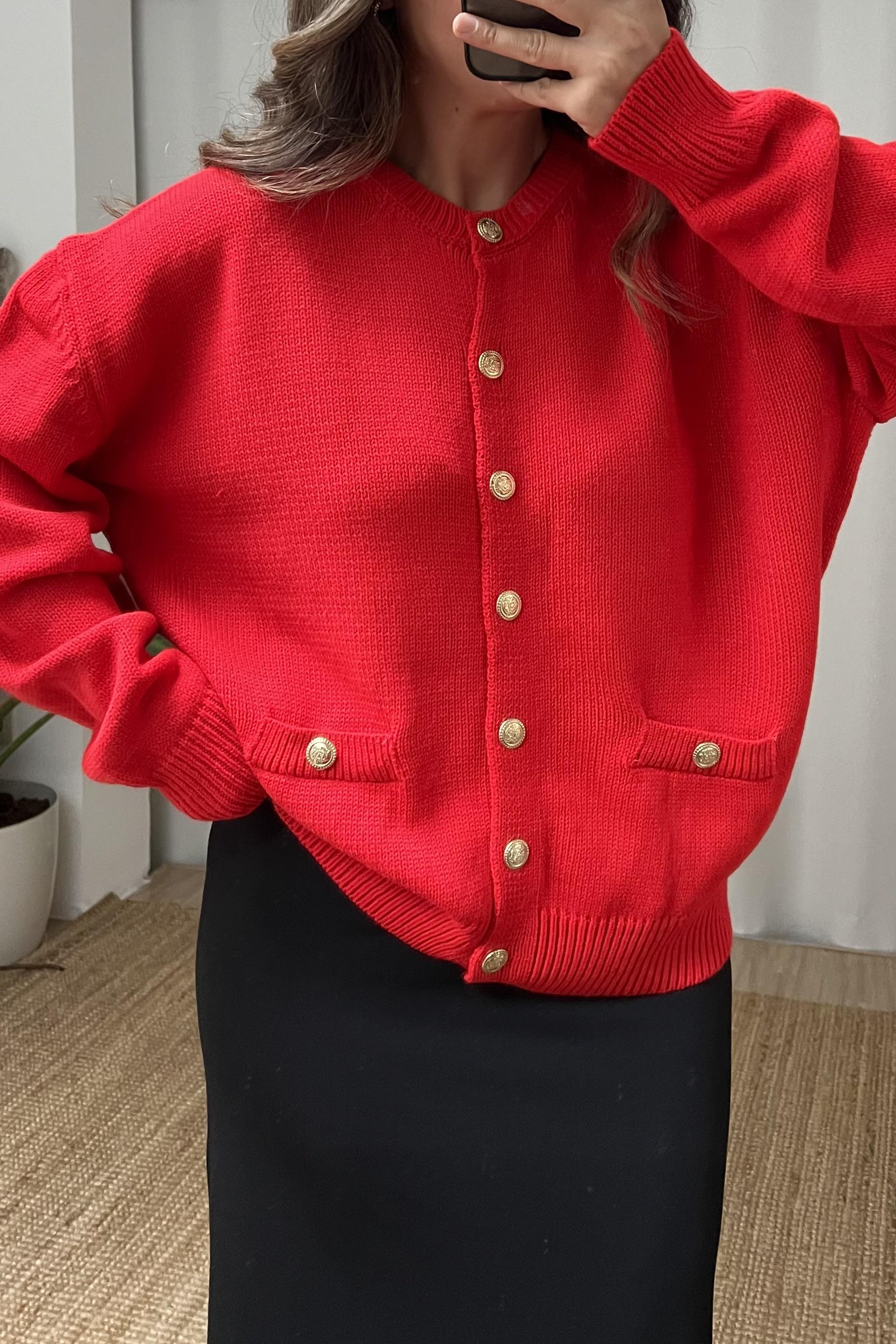 Kırmızı Gold Düğme Detaylı Hırka  uygun fiyatlarda www.butikhola.com adresinde