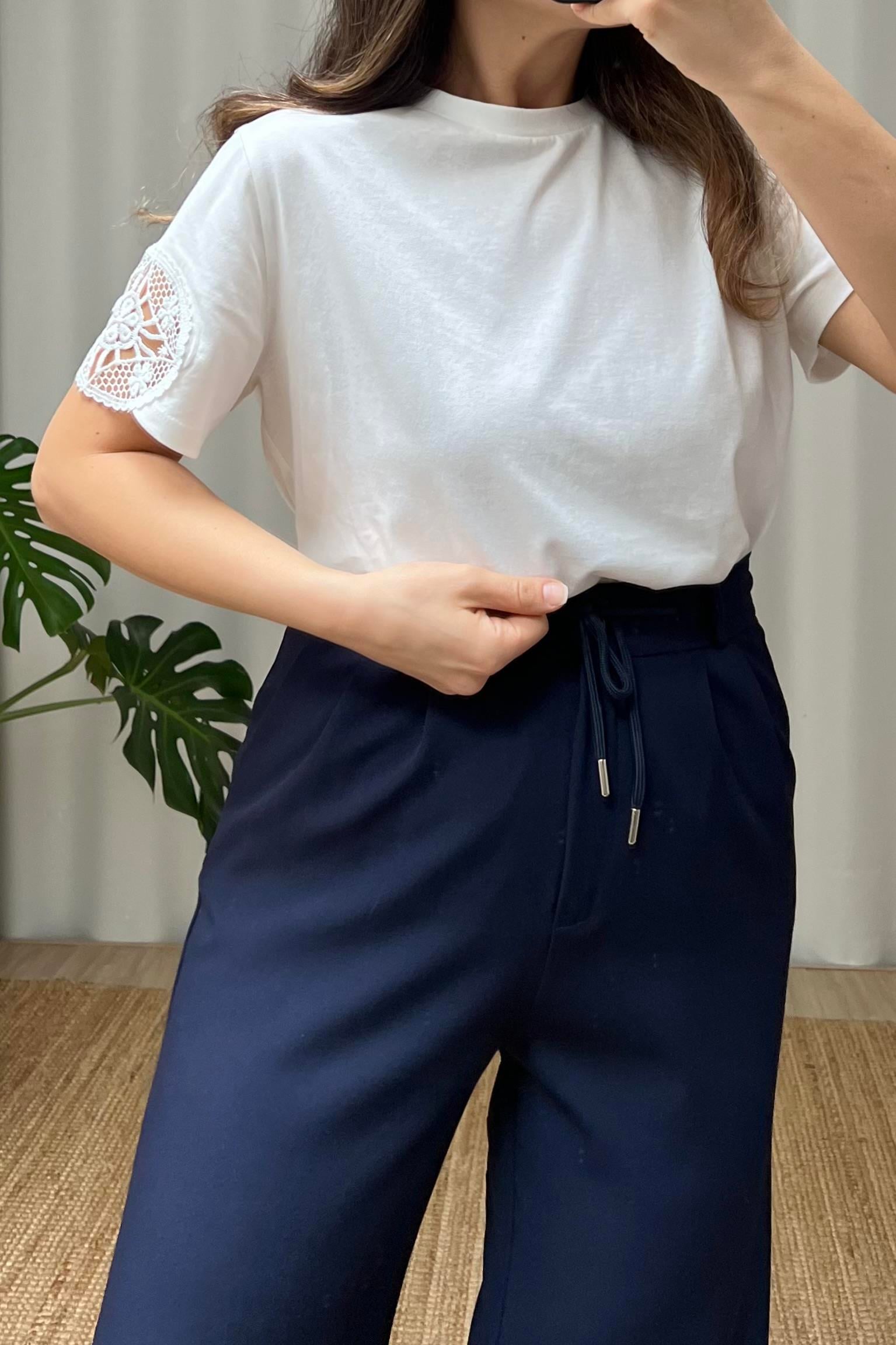 Kolları Güpür Detaylı Tshirt uygun fiyatlarda www.butikhola.com adresinde