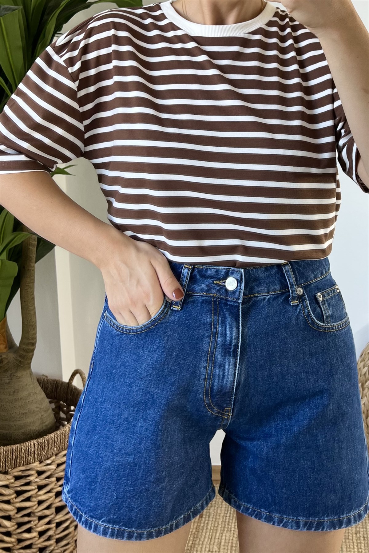 Koyu Mavi Mom Fit Jean Şort uygun fiyatlarda www.butikhola.com adresinde