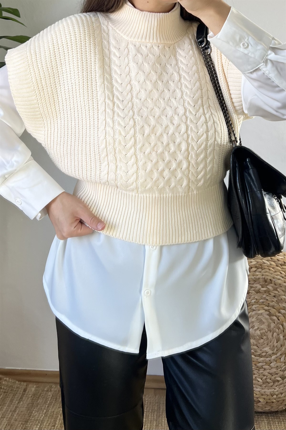 Krem Balıkçı Yaka Triko  uygun fiyatlarda www.butikhola.com adresinde