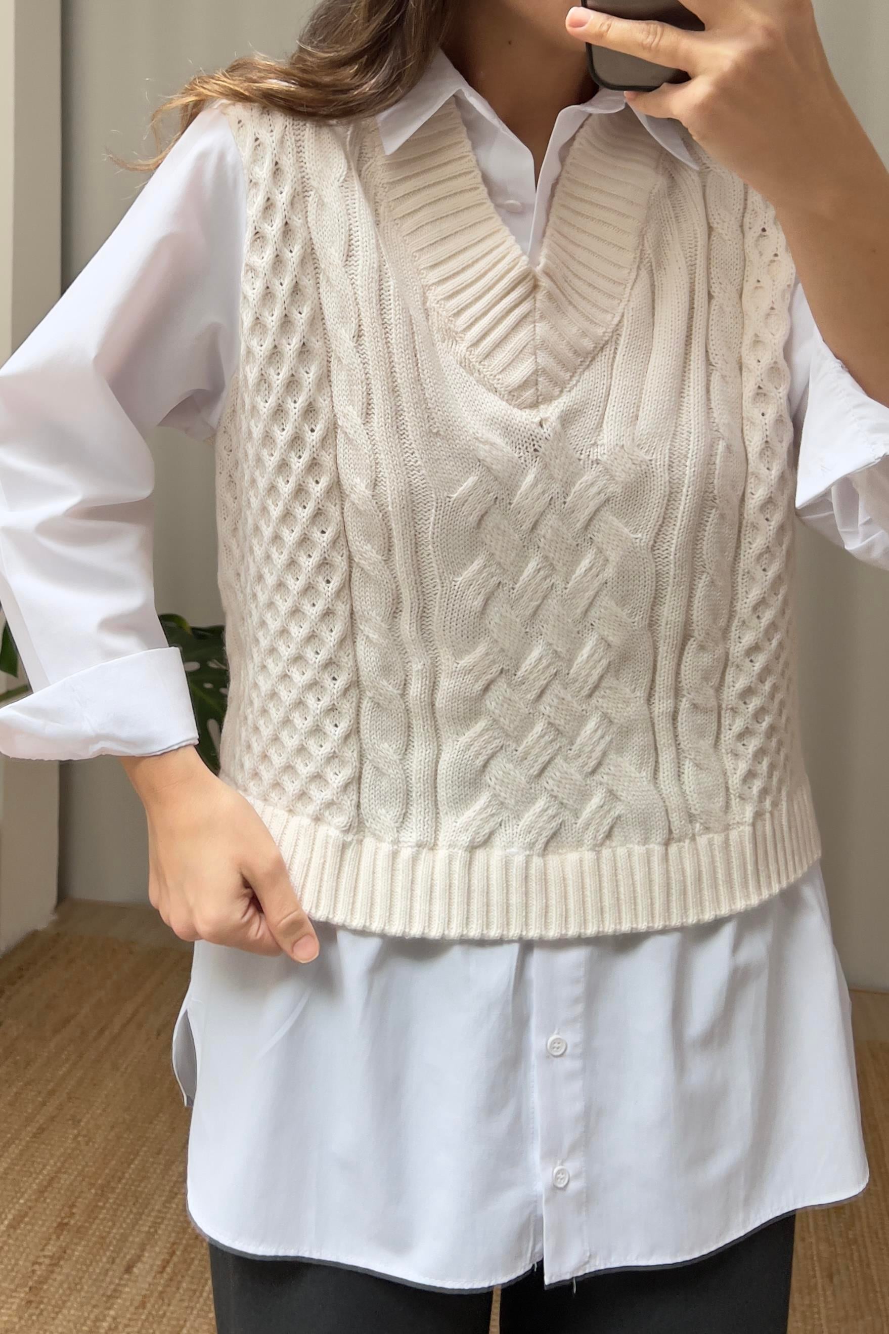 Krem Gömlek Detaylı Süveter  uygun fiyatlarda www.butikhola.com adresinde