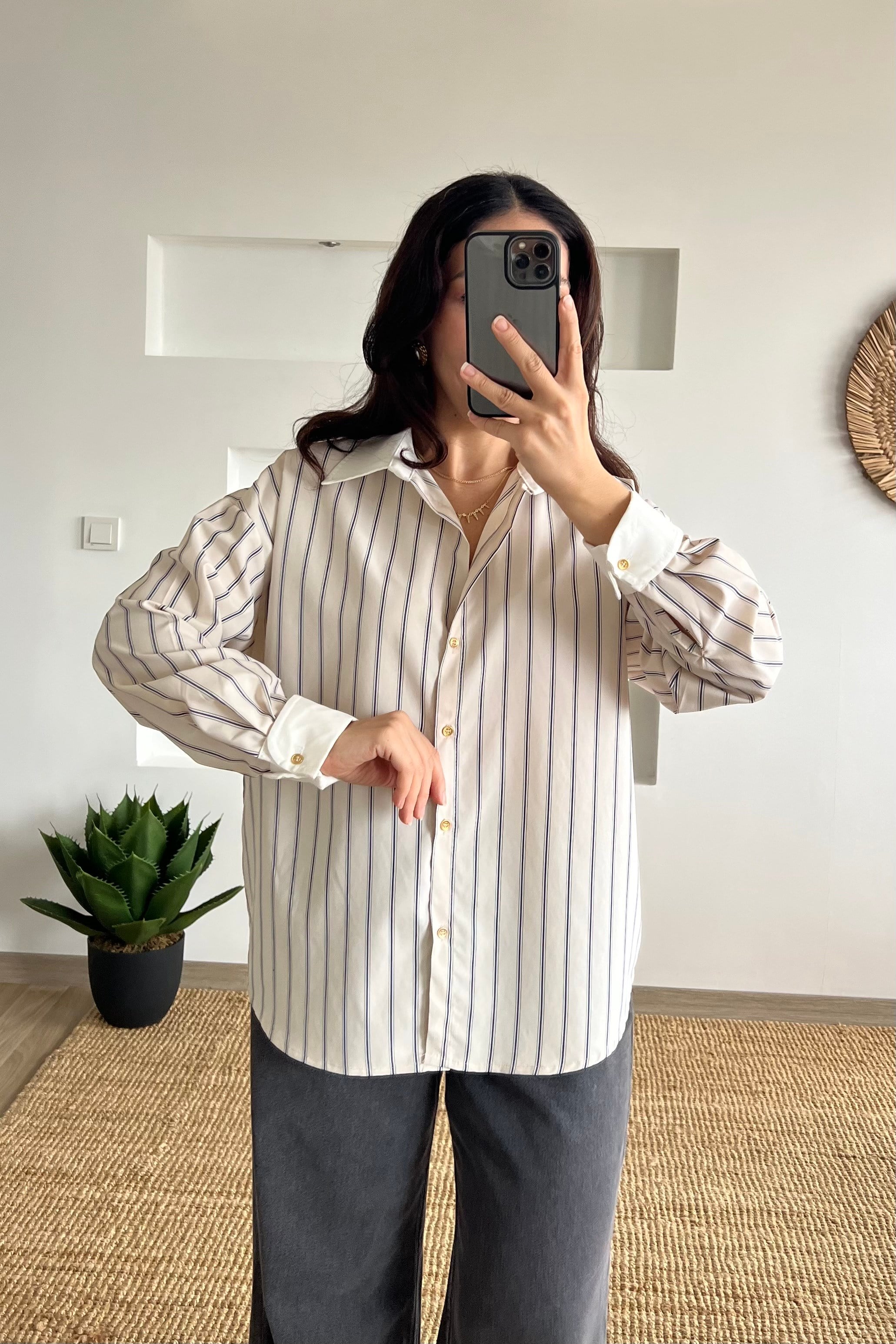 Krem Rengi Kontrast Manşetli Çizligi Gömlek uygun fiyatlarda www.butikhola.com adresinde