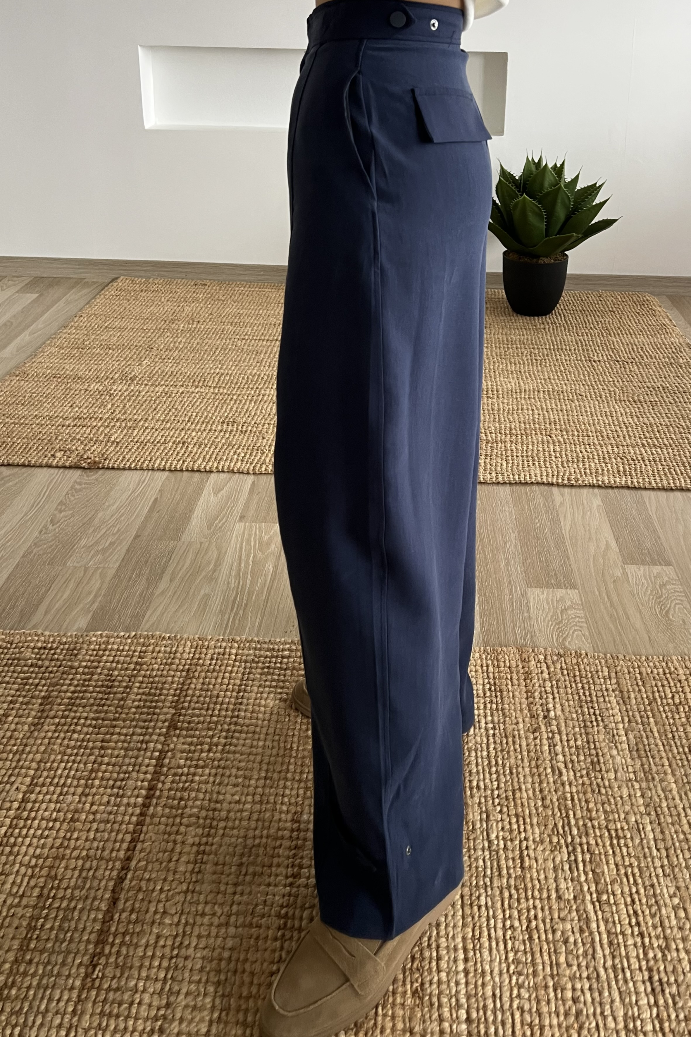 Lacivert Ayarlanabilir Çıtçıt Detaylı Dökümlü Pantolon uygun fiyatlarda www.butikhola.com adresinde