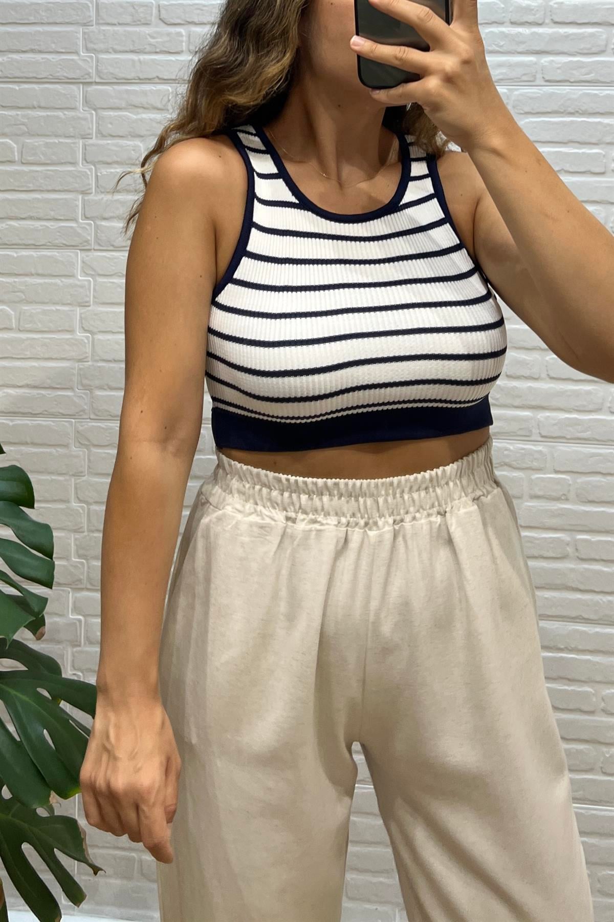 Lacivert Beyaz Çizgili Crop Bluz uygun fiyatlarda www.butikhola.com adresinde
