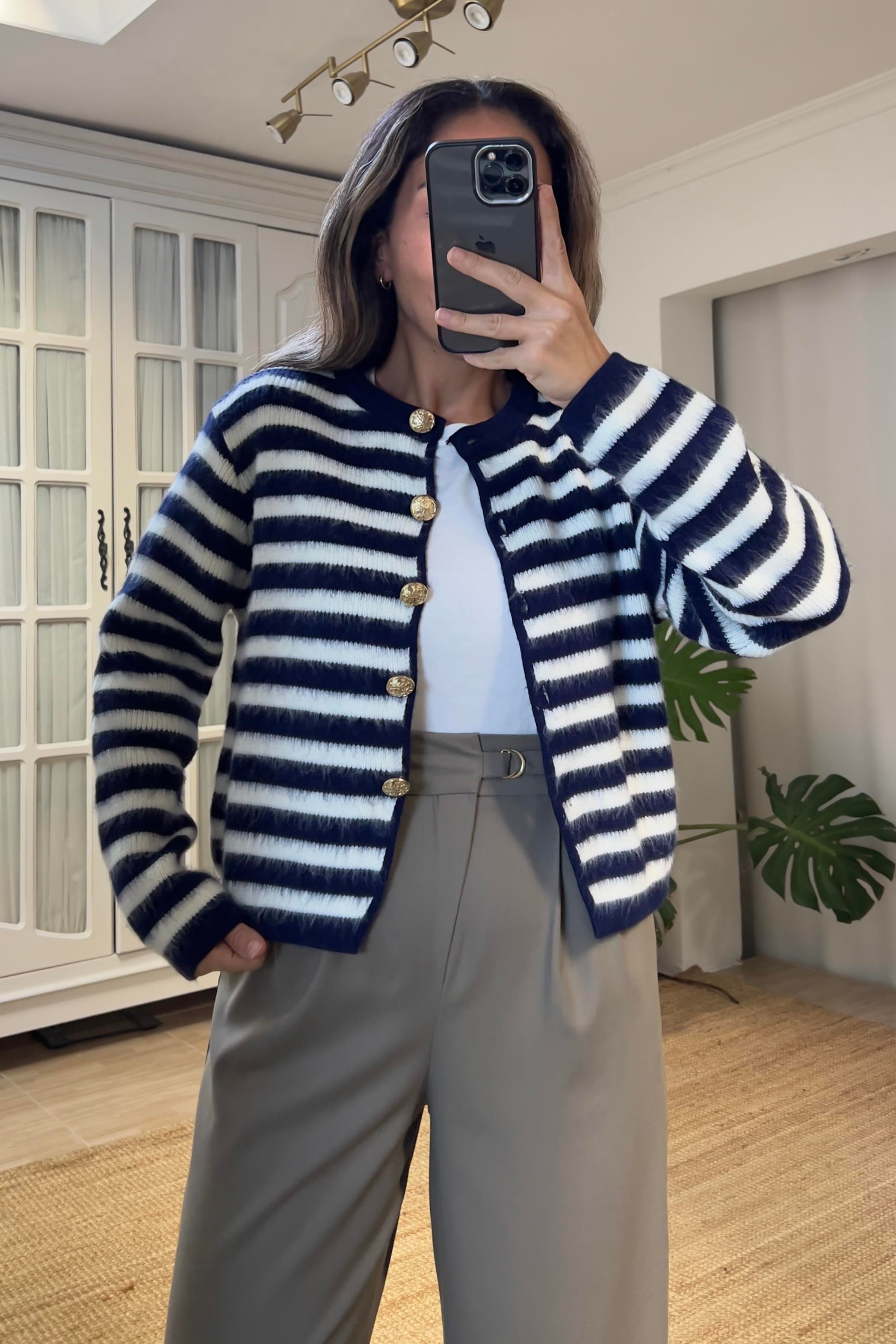 Lacivert Çizgili Gold Düğme Detaylı Yumoş Hırka  uygun fiyatlarda www.butikhola.com adresinde