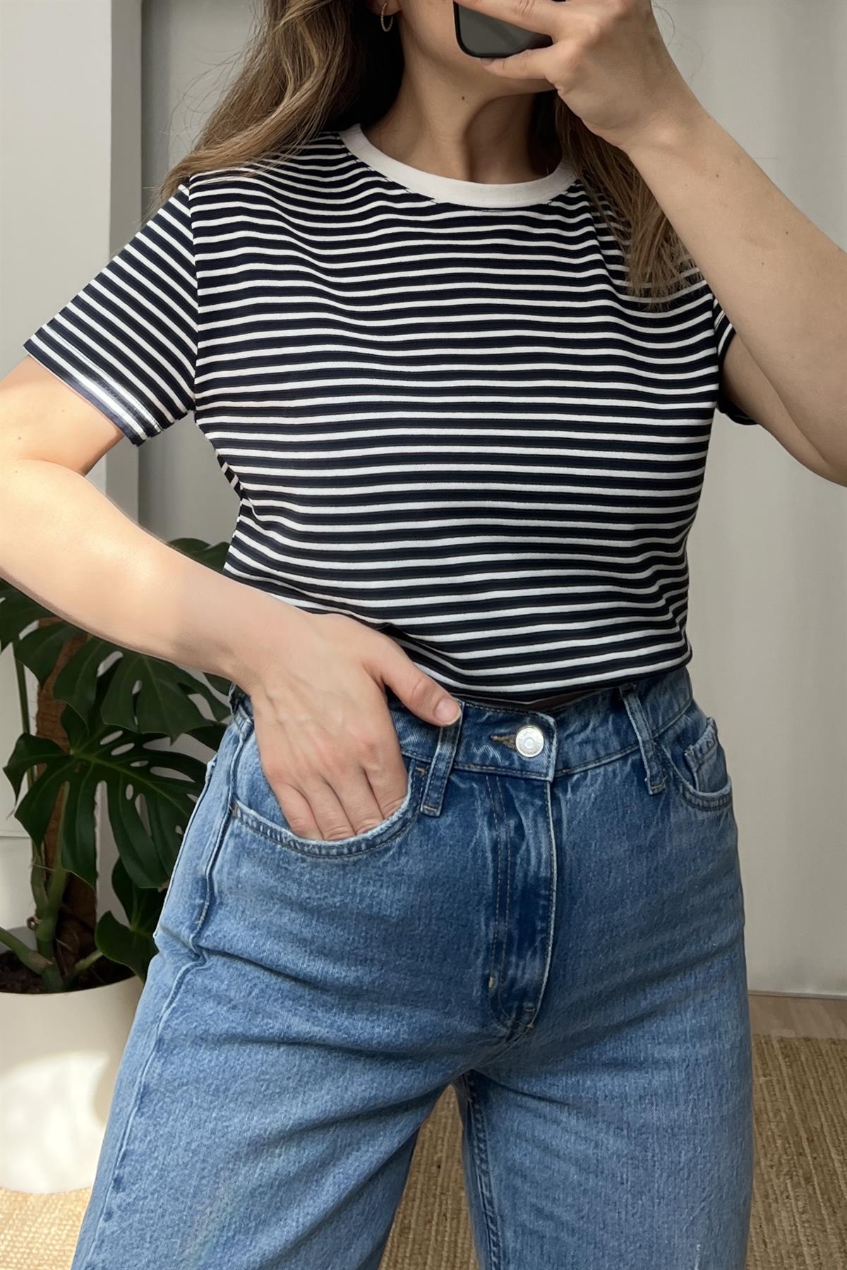Lacivert Çizgili Kontrast Biyeli Tshirt uygun fiyatlarda www.butikhola.com adresinde