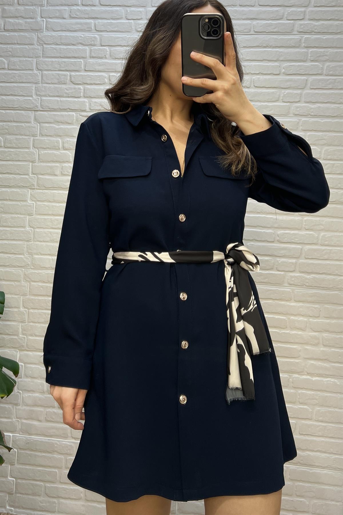 Lacivert Gold Düğmeli Kuşaklı Elbise uygun fiyatlarda www.butikhola.com adresinde