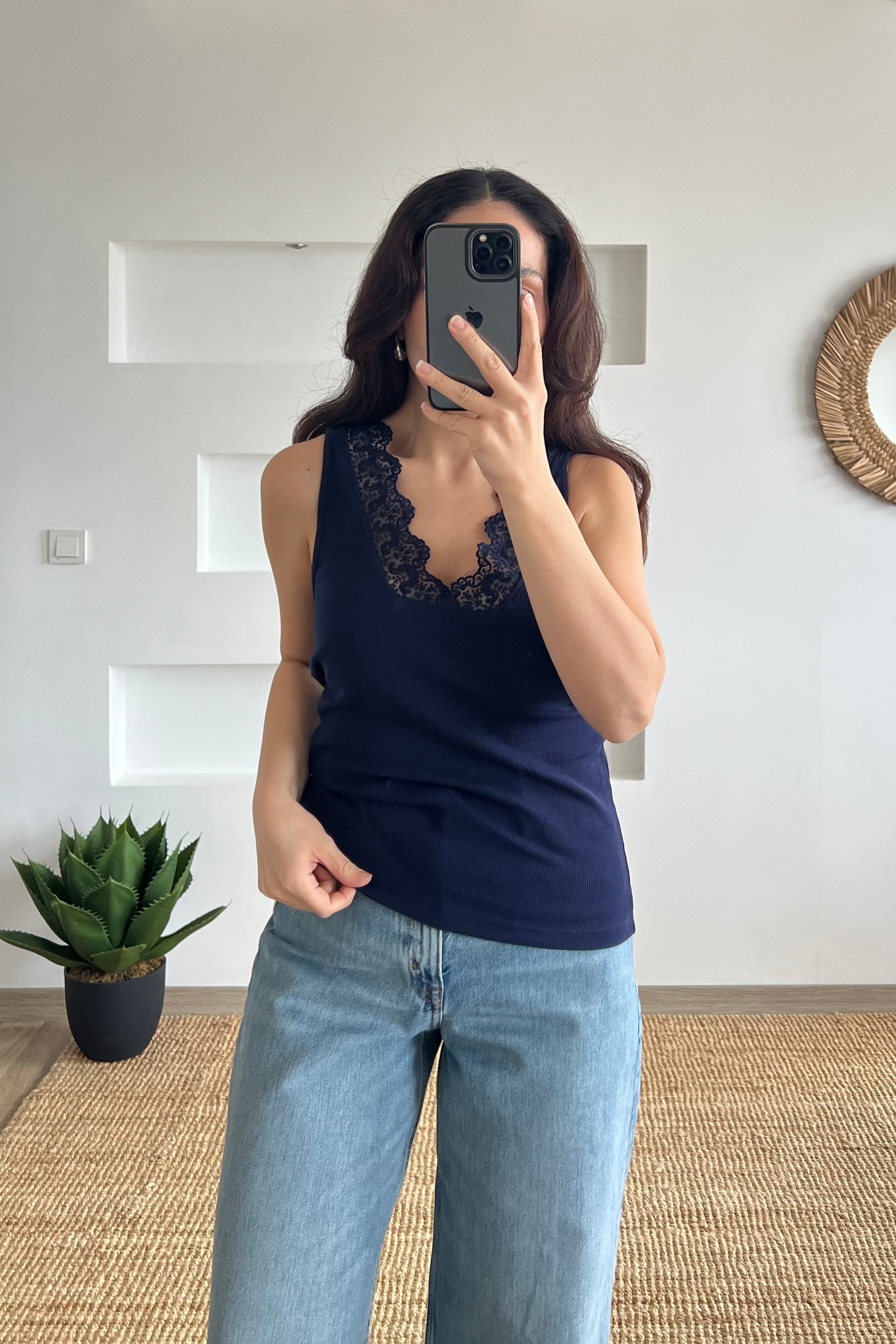 Lacivert Güpürlü Kaşkorse Bluz uygun fiyatlarda www.butikhola.com adresinde