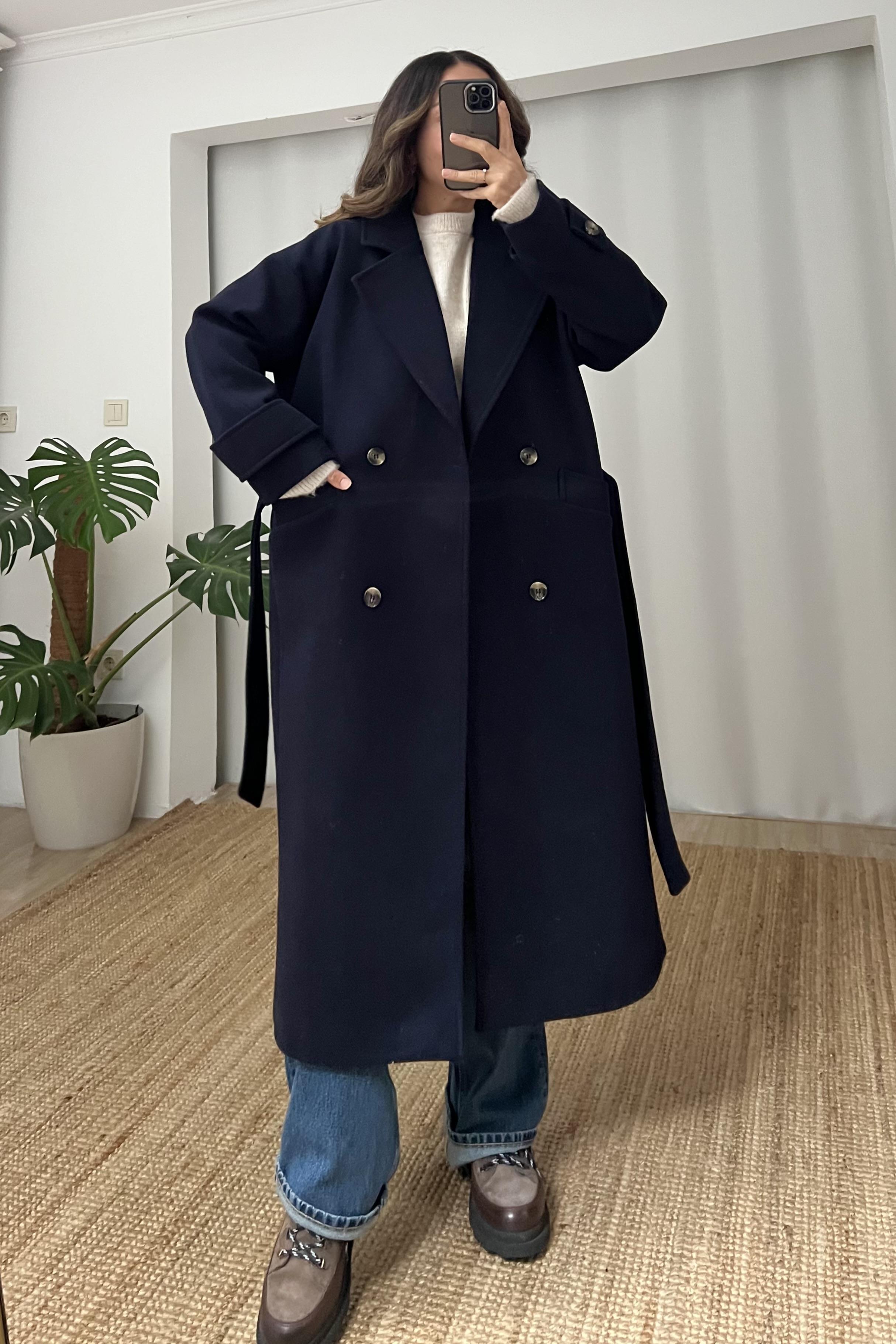 Lacivert Kuşaklı Premium Kaban uygun fiyatlarda www.butikhola.com adresinde