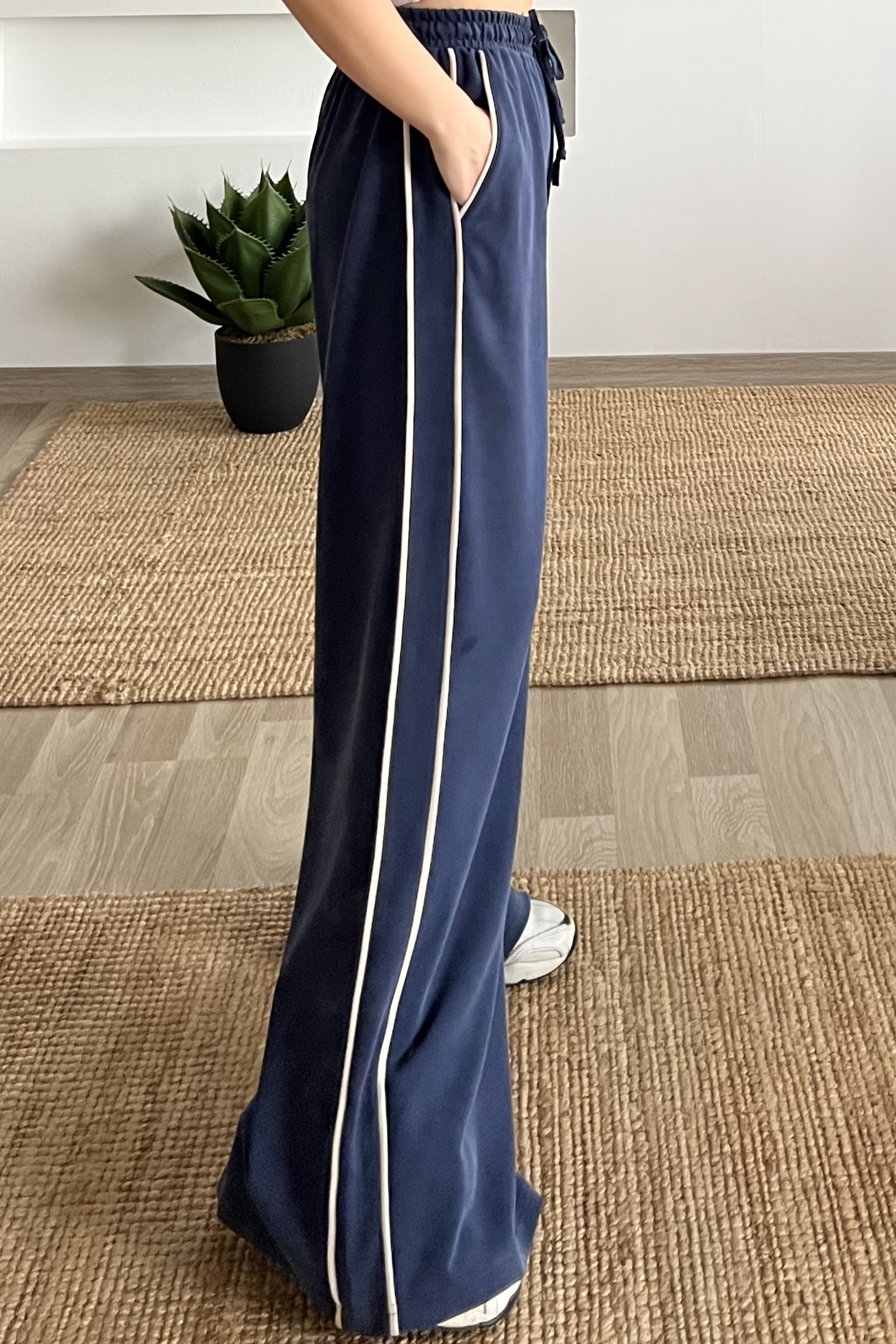 Lacivert Oys Şerit Detaylı Rahat Modal Pantolon uygun fiyatlarda www.butikhola.com adresinde