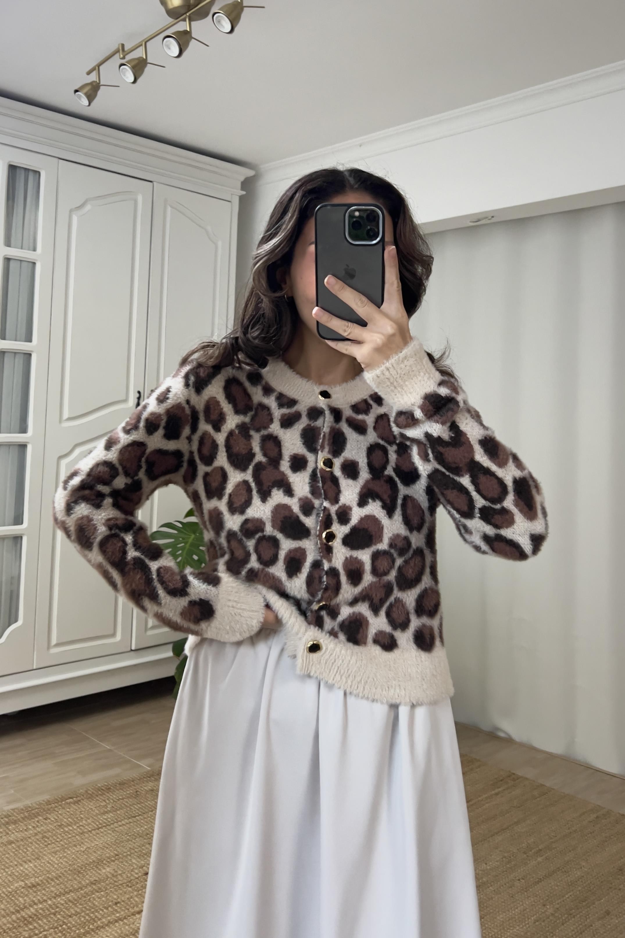 Leopar Desenli Düğme Detaylı Yumoş Hırka  uygun fiyatlarda www.butikhola.com adresinde