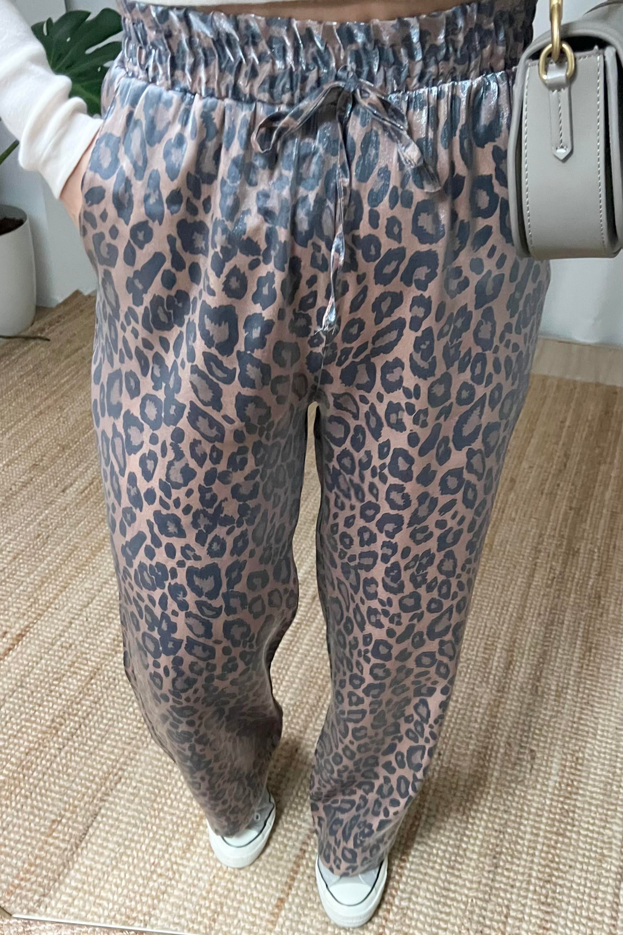 Leopar Desenli Parlak Beli Lastikli Dökümlü Pantolon uygun fiyatlarda www.butikhola.com adresinde