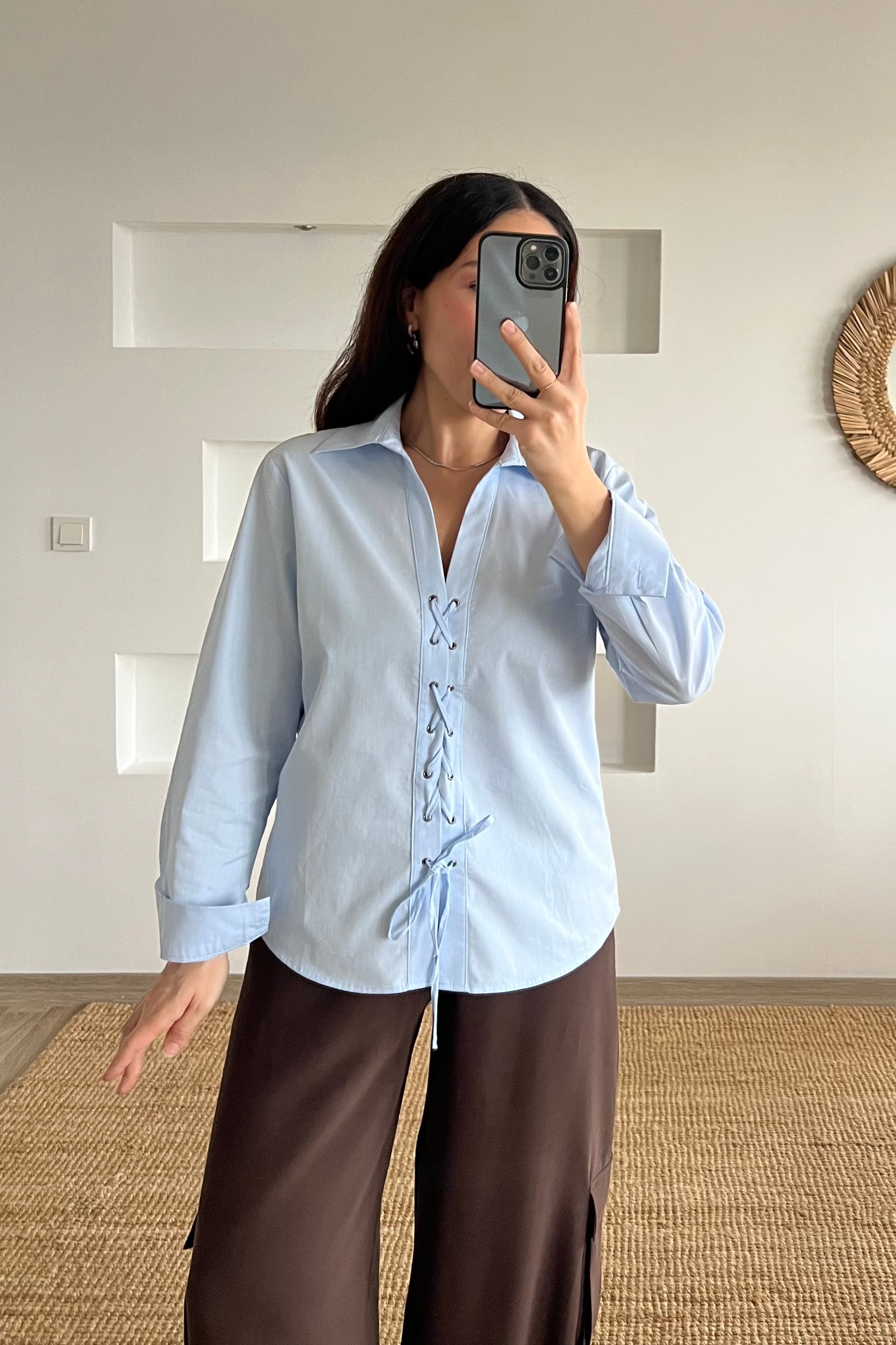 Mavi Bağlama Detaylı Poplin Gömlek uygun fiyatlarda www.butikhola.com adresinde