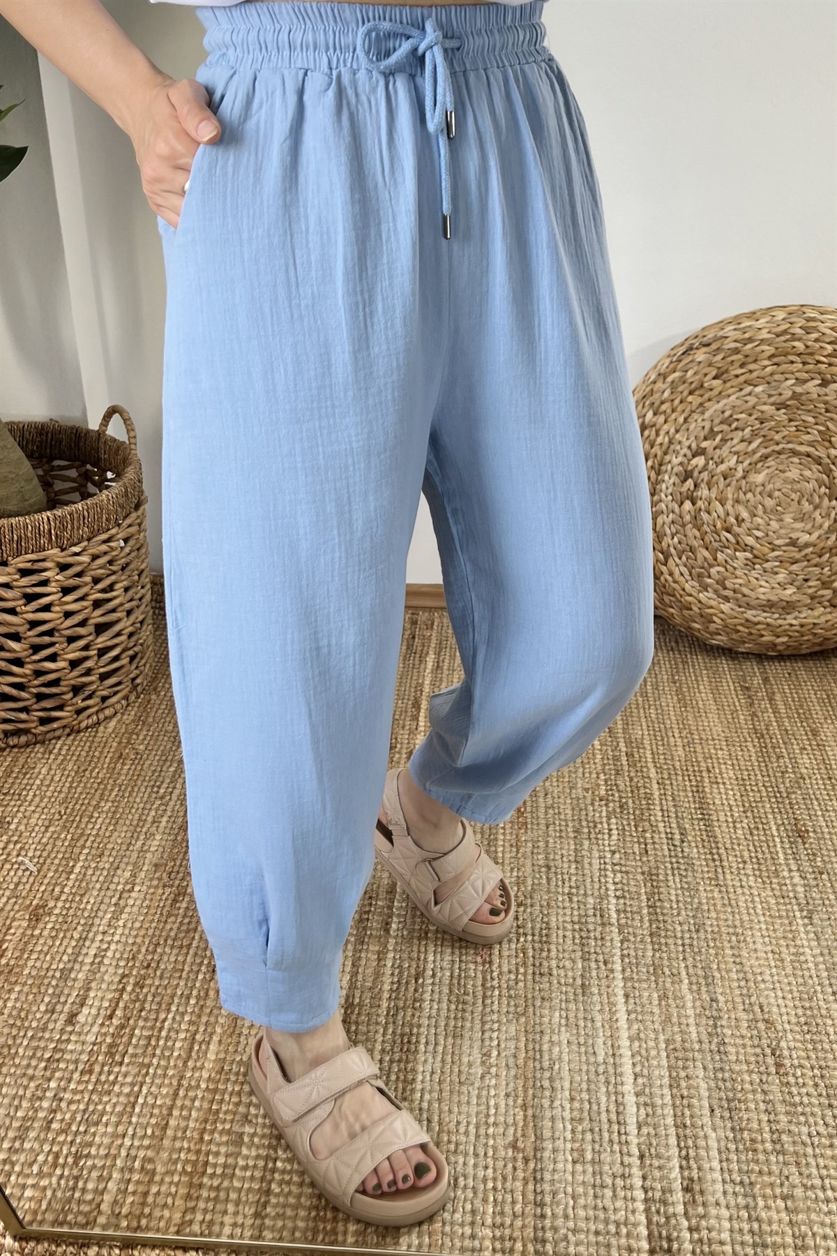 Mavi Beli Lastikli Paçası Pilili Keten Pantolon uygun fiyatlarda www.butikhola.com adresinde