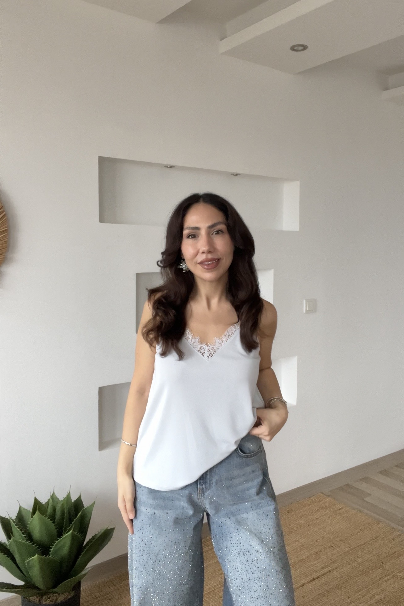 Mavi Dantel Detaylı Askılı Bluz uygun fiyatlarda www.butikhola.com adresinde