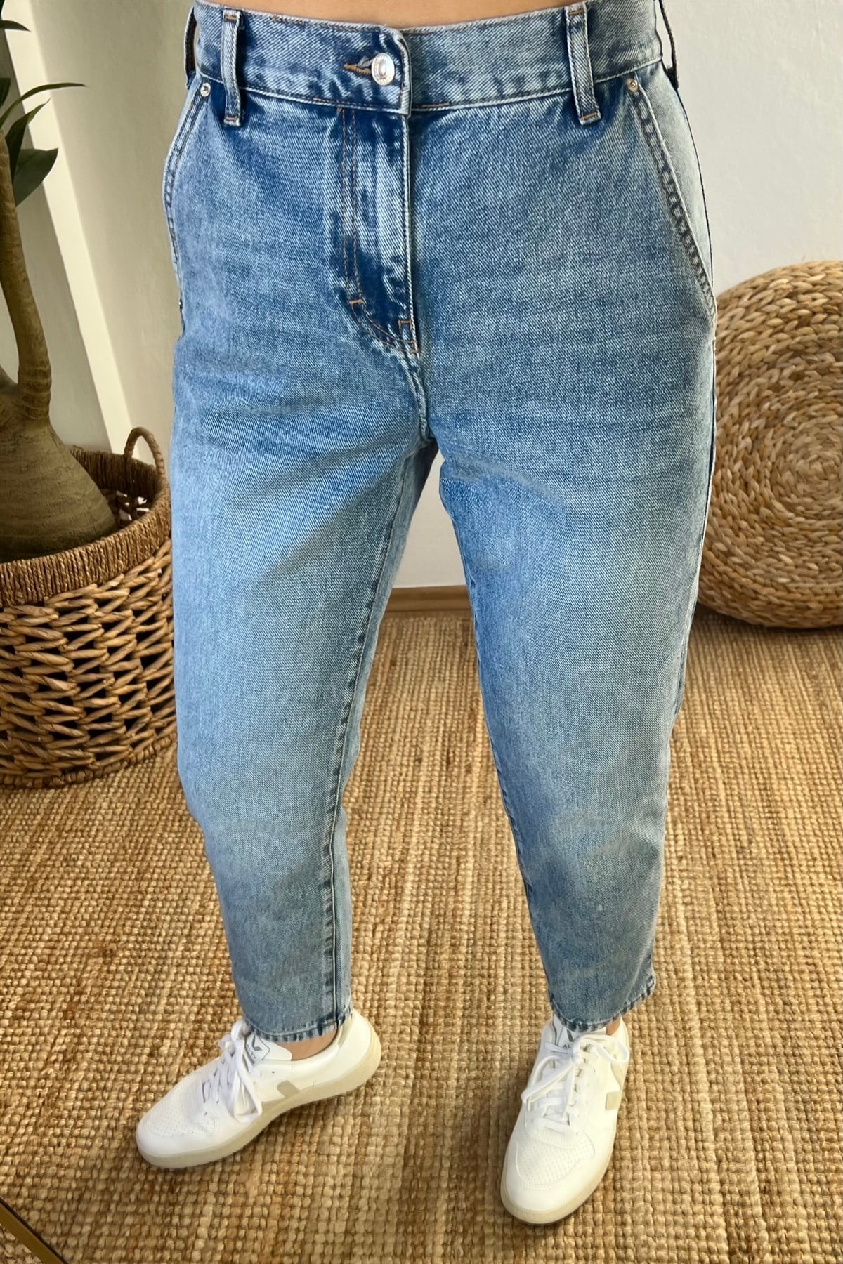 Mavi Yıkamalı Yüksek Bel Mom Jean  uygun fiyatlarda www.butikhola.com adresinde