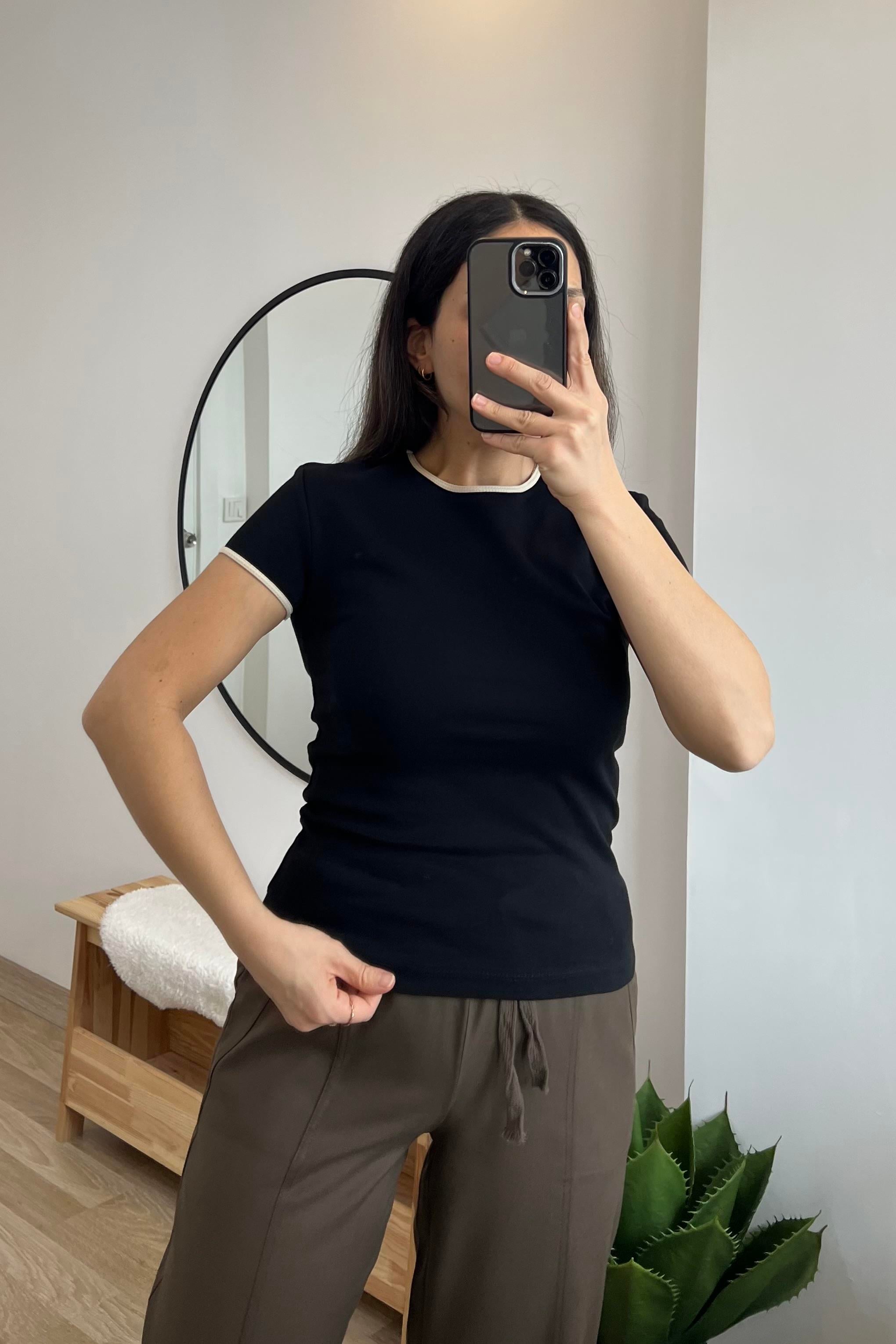 MD Siyah Biye Detaylı Tshirt uygun fiyatlarda www.butikhola.com adresinde