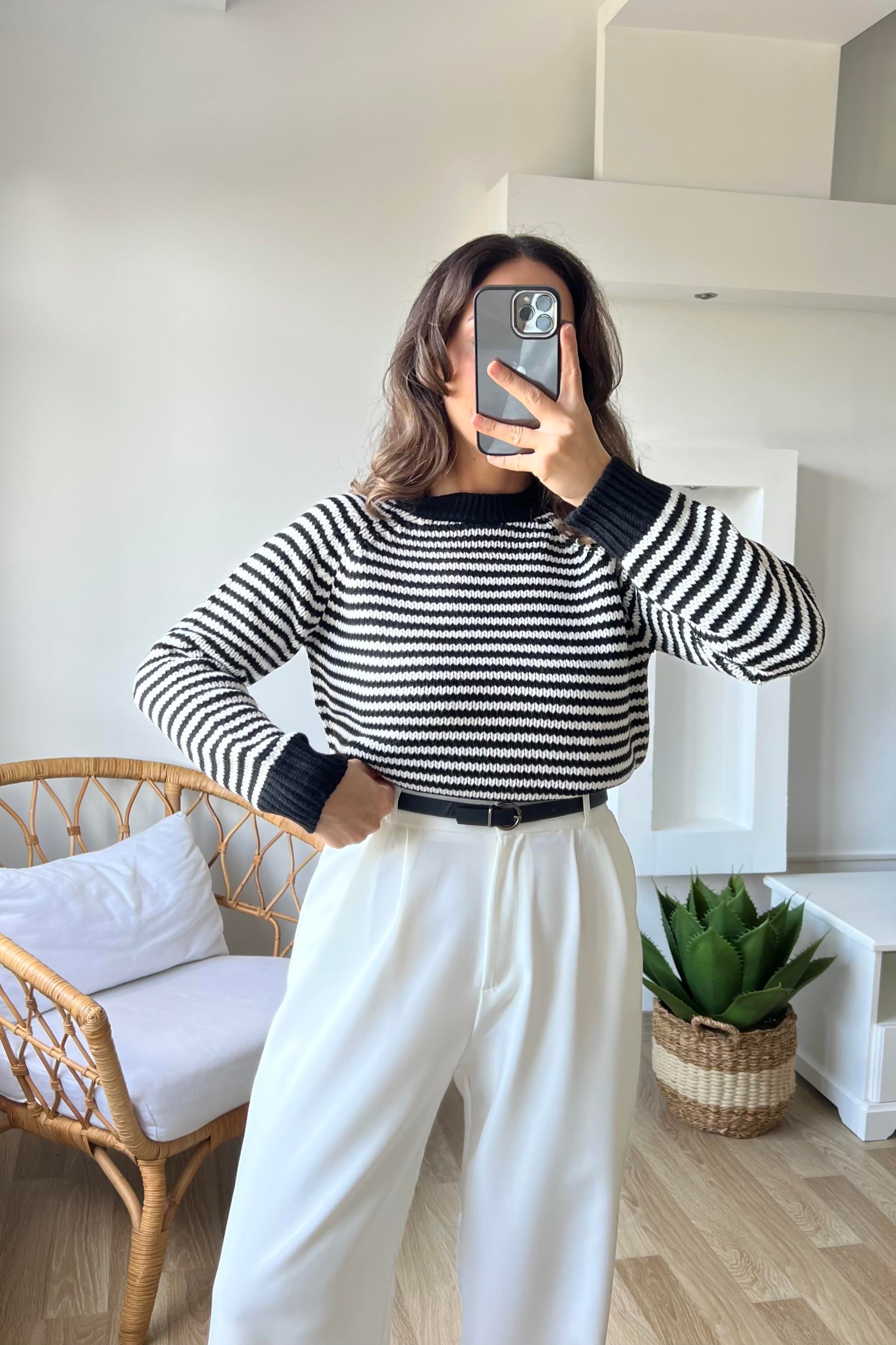 Md Siyah Çizgili Dokuma Kazak uygun fiyatlarda www.butikhola.com adresinde