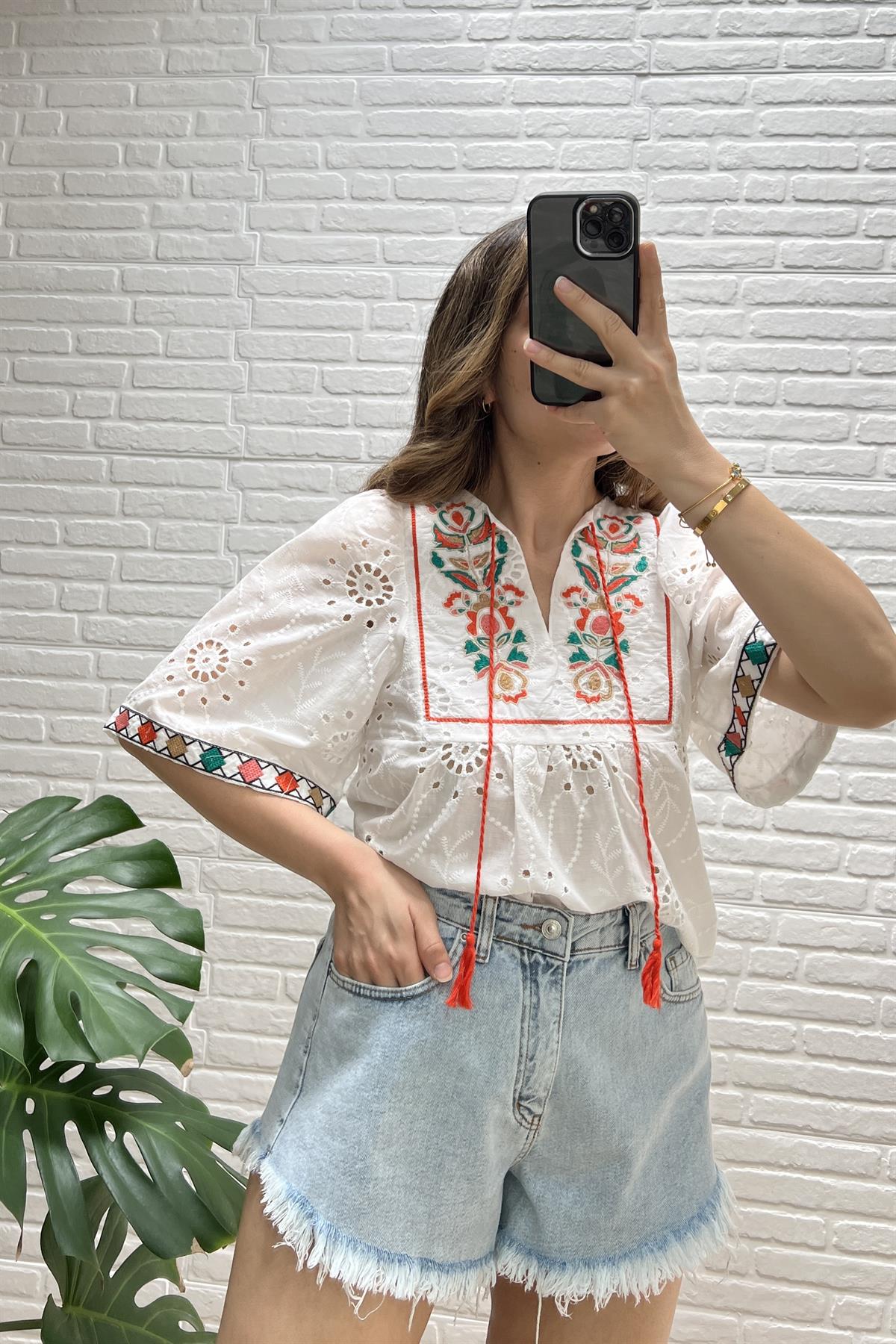 Nakış İşlemeli Fisto Bluz  uygun fiyatlarda www.butikhola.com adresinde