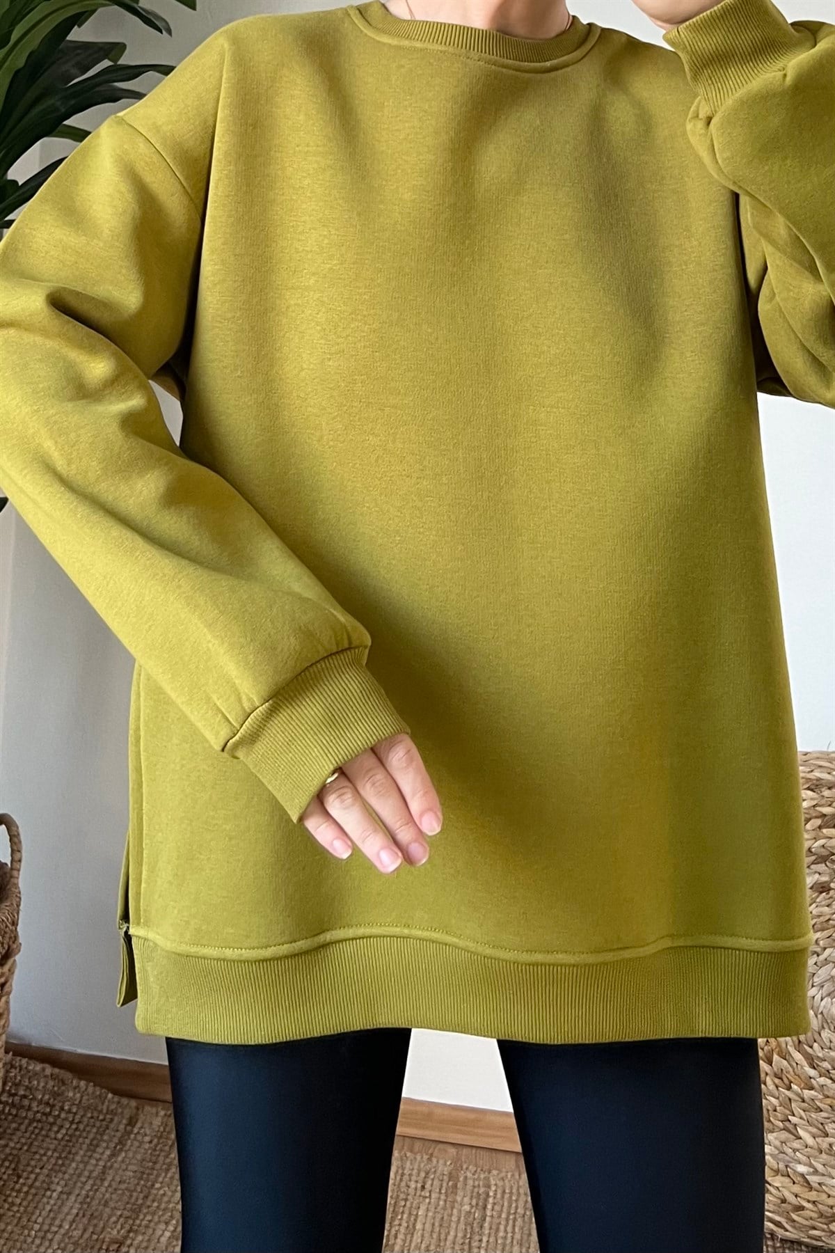 Olive Yanı Yırtmaçlı Oversize Sweatshirt uygun fiyatlarda www.butikhola.com adresinde